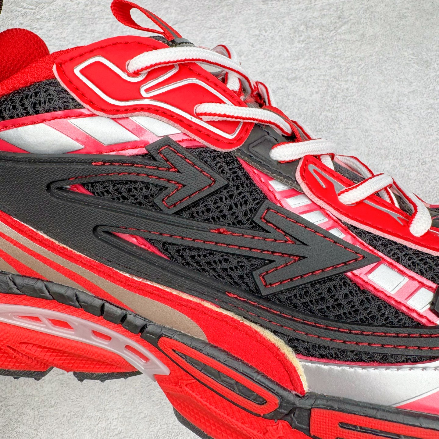 图片[15]-＃KX Off-White 2024年OW最新款跑鞋 #百分百原盒正确版 原楦原纸板数据开发 4层分离大底#鞋面采用3d立体打印和多种材料拼接而成#防滑耐磨透气性轻便跑鞋 作为曾经爆火 并且定位奢潮领域的标志性品牌 Off-White 仍需要不断更新符合当下潮流时尚的复古运动鞋款，以期收获基本盘消费者的关注 此次更新的 Off-White 新款运动鞋将经典复古老爹鞋细节设计更加夸张化 并将标志性箭头设计置于显著位置 除此之外 整个系列的色彩搭配也可谓纷繁多样 总有一款适合你 Off-White最新运动鞋款估计将在未来几个月登陆品牌专柜 喜欢的朋友切莫错过 尺码：36 37 38 39 40 41 42 43 44 45 46 47-选品中心