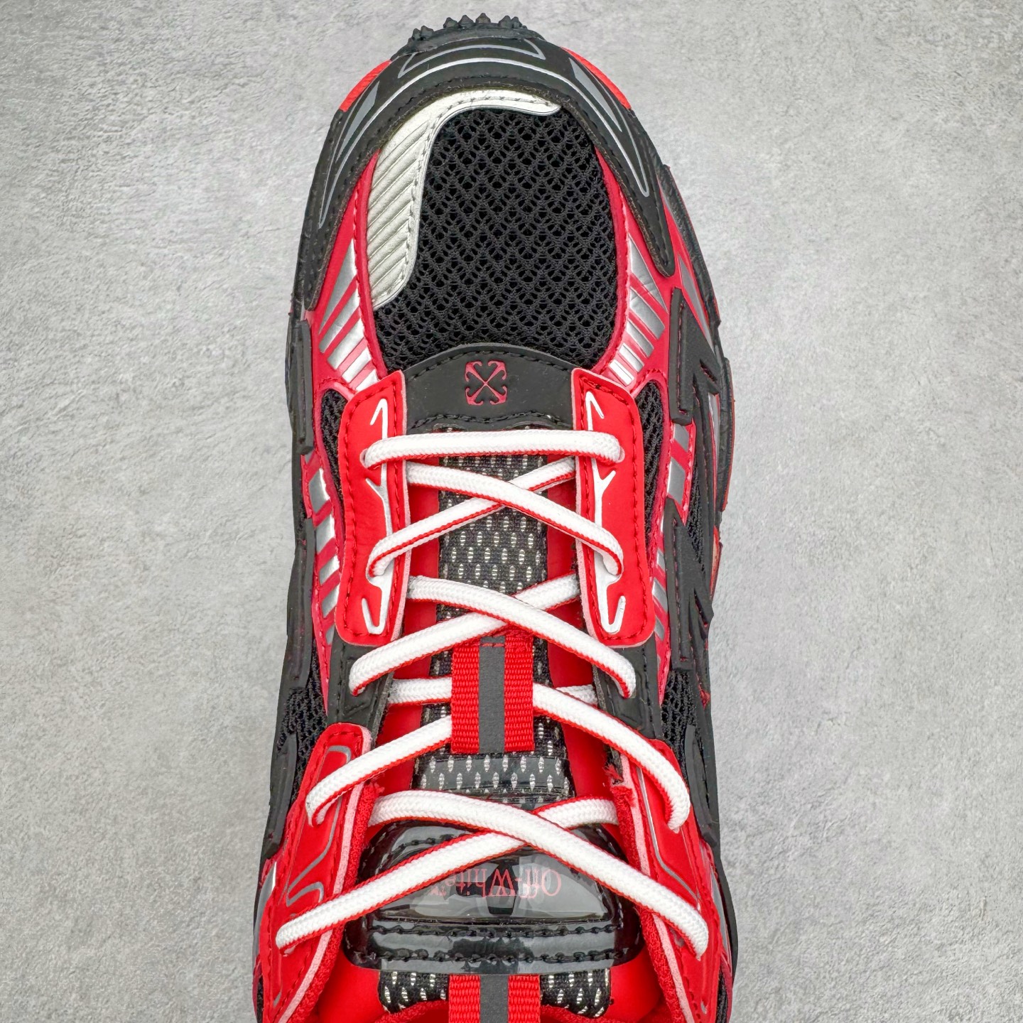 图片[4]-＃KX Off-White 2024年OW最新款跑鞋 #百分百原盒正确版 原楦原纸板数据开发 4层分离大底#鞋面采用3d立体打印和多种材料拼接而成#防滑耐磨透气性轻便跑鞋 作为曾经爆火 并且定位奢潮领域的标志性品牌 Off-White 仍需要不断更新符合当下潮流时尚的复古运动鞋款，以期收获基本盘消费者的关注 此次更新的 Off-White 新款运动鞋将经典复古老爹鞋细节设计更加夸张化 并将标志性箭头设计置于显著位置 除此之外 整个系列的色彩搭配也可谓纷繁多样 总有一款适合你 Off-White最新运动鞋款估计将在未来几个月登陆品牌专柜 喜欢的朋友切莫错过 尺码：36 37 38 39 40 41 42 43 44 45 46 47-选品中心