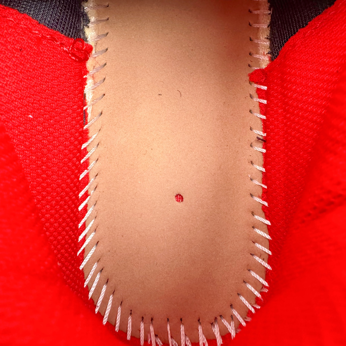 图片[10]-＃KX Off-White 2024年OW最新款跑鞋 #百分百原盒正确版 原楦原纸板数据开发 4层分离大底#鞋面采用3d立体打印和多种材料拼接而成#防滑耐磨透气性轻便跑鞋 作为曾经爆火 并且定位奢潮领域的标志性品牌 Off-White 仍需要不断更新符合当下潮流时尚的复古运动鞋款，以期收获基本盘消费者的关注 此次更新的 Off-White 新款运动鞋将经典复古老爹鞋细节设计更加夸张化 并将标志性箭头设计置于显著位置 除此之外 整个系列的色彩搭配也可谓纷繁多样 总有一款适合你 Off-White最新运动鞋款估计将在未来几个月登陆品牌专柜 喜欢的朋友切莫错过 尺码：36 37 38 39 40 41 42 43 44 45 46 47-选品中心