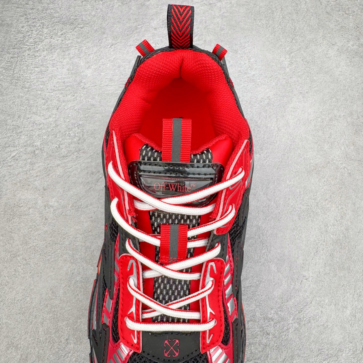 图片[5]-＃KX Off-White 2024年OW最新款跑鞋 #百分百原盒正确版 原楦原纸板数据开发 4层分离大底#鞋面采用3d立体打印和多种材料拼接而成#防滑耐磨透气性轻便跑鞋 作为曾经爆火 并且定位奢潮领域的标志性品牌 Off-White 仍需要不断更新符合当下潮流时尚的复古运动鞋款，以期收获基本盘消费者的关注 此次更新的 Off-White 新款运动鞋将经典复古老爹鞋细节设计更加夸张化 并将标志性箭头设计置于显著位置 除此之外 整个系列的色彩搭配也可谓纷繁多样 总有一款适合你 Off-White最新运动鞋款估计将在未来几个月登陆品牌专柜 喜欢的朋友切莫错过 尺码：36 37 38 39 40 41 42 43 44 45 46 47-选品中心