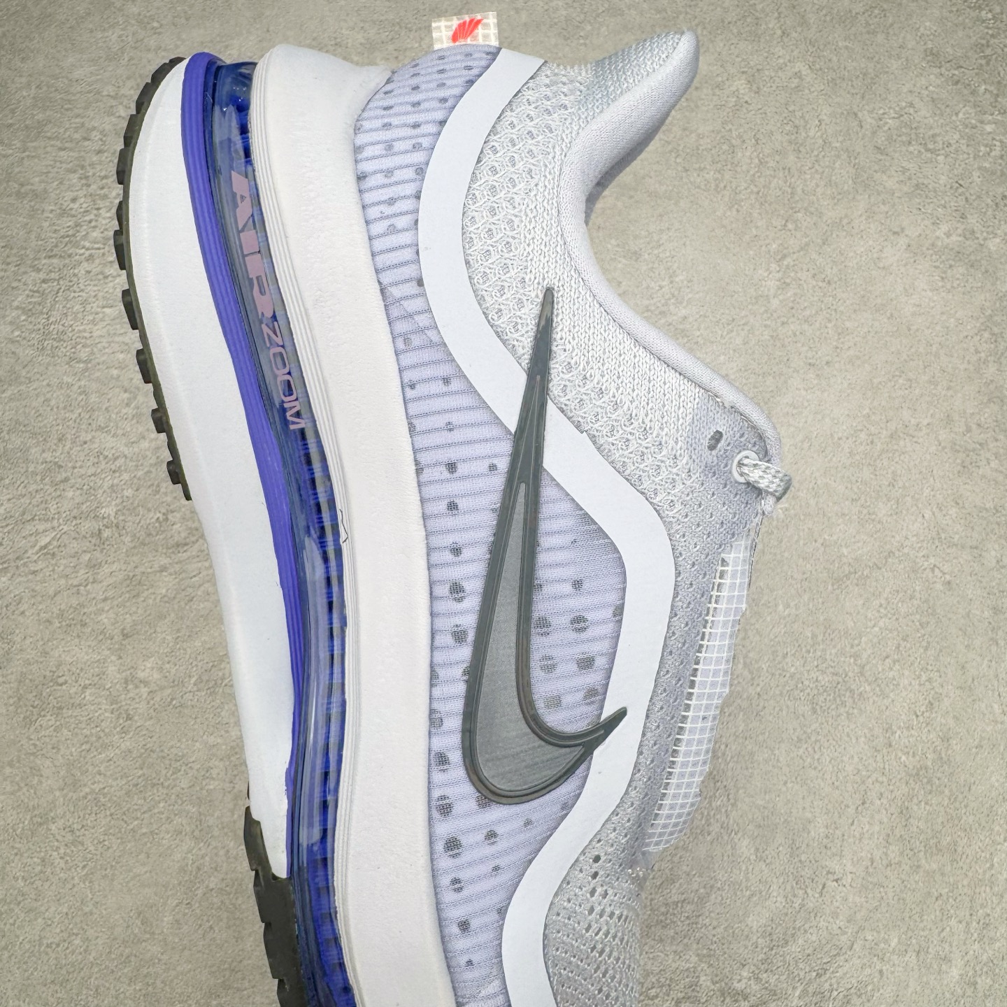 图片[6]-＃纯原 NK Pegasus Premium 飞马全掌气垫跑步运动鞋 HQ2592-004 气垫的究极进化 NIKE2025新王炸 • 在特有Air科技加持下，耐克带来全新Pegasus Premium。这款跑鞋在传承耐克飞马（Pegasus）系列标志性的缓震功能的同时，将首次搭载耐克的塑型可视化Air Zoom气垫单元。• 塑型Air Zoom气垫单元贴合脚部的自然轮廓，帮助跑者在从后跟到脚趾的过渡中能够有效传递力量，带来一种前所未有的轻盈、顺畅回馈体验。中底采用ZoomX泡绵，后跟则使用ReactX泡绵，为跑者提供稳定流畅的推进感。• 塑型可视化Air Zoom气垫单元和精心配置的泡绵组合，让Pegasus Premium成为耐克飞马系列中颇具能量回馈的鞋款。• 全新Pegasus Premium不仅展示了耐克势头强劲的创新周期，证明了其特有的Air科技的强大实力，更体现了耐克倾听和服务运动员的能力。尺码：36 36.5 37.5 38 38.5 39 40 40.5 41 42 42.5 43 44 44.5 45-选品中心