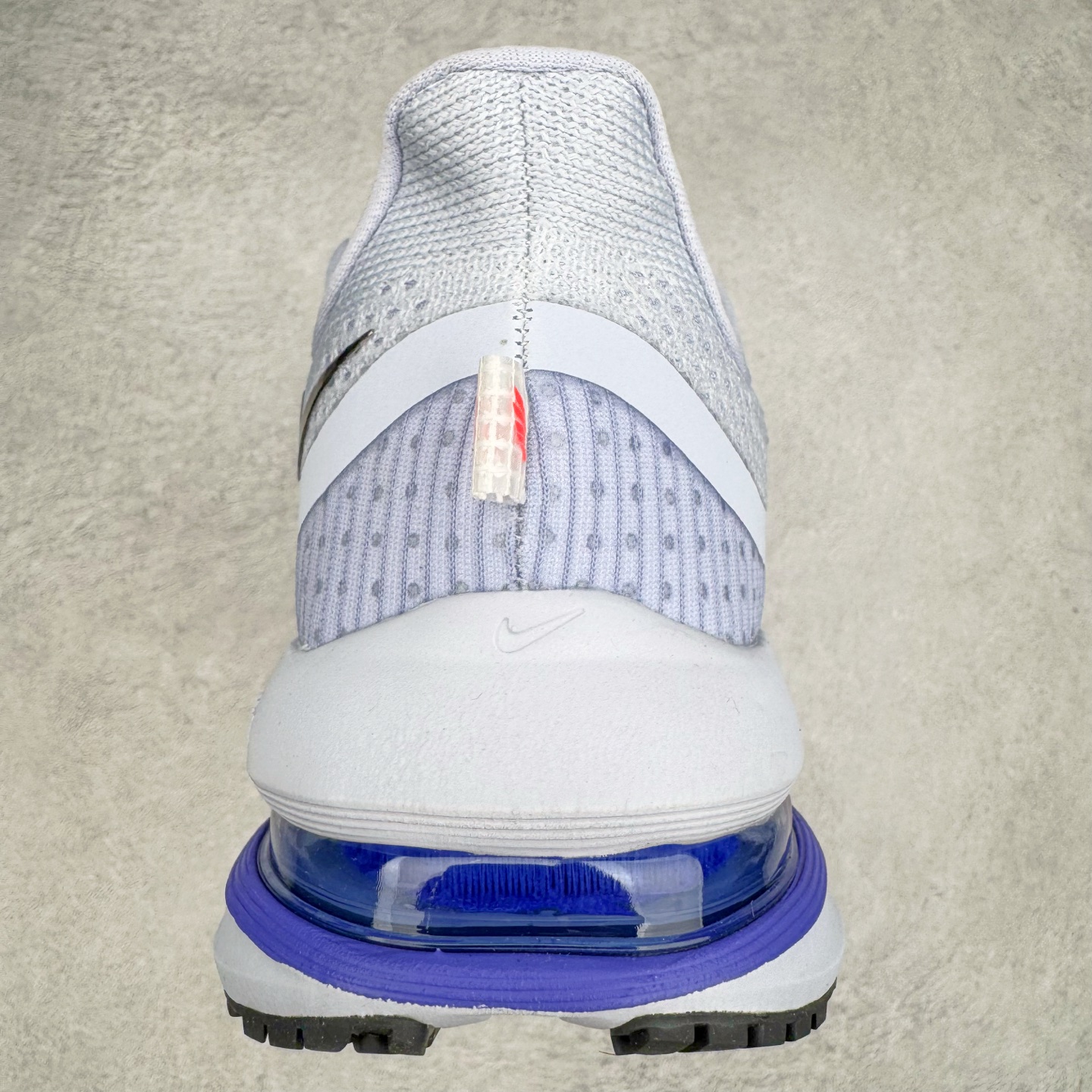 图片[8]-＃纯原 NK Pegasus Premium 飞马全掌气垫跑步运动鞋 HQ2592-004 气垫的究极进化 NIKE2025新王炸 • 在特有Air科技加持下，耐克带来全新Pegasus Premium。这款跑鞋在传承耐克飞马（Pegasus）系列标志性的缓震功能的同时，将首次搭载耐克的塑型可视化Air Zoom气垫单元。• 塑型Air Zoom气垫单元贴合脚部的自然轮廓，帮助跑者在从后跟到脚趾的过渡中能够有效传递力量，带来一种前所未有的轻盈、顺畅回馈体验。中底采用ZoomX泡绵，后跟则使用ReactX泡绵，为跑者提供稳定流畅的推进感。• 塑型可视化Air Zoom气垫单元和精心配置的泡绵组合，让Pegasus Premium成为耐克飞马系列中颇具能量回馈的鞋款。• 全新Pegasus Premium不仅展示了耐克势头强劲的创新周期，证明了其特有的Air科技的强大实力，更体现了耐克倾听和服务运动员的能力。尺码：36 36.5 37.5 38 38.5 39 40 40.5 41 42 42.5 43 44 44.5 45-选品中心