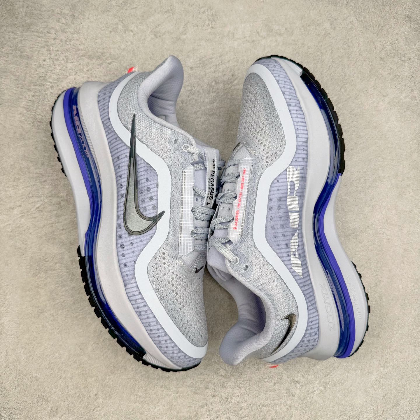 图片[3]-＃纯原 NK Pegasus Premium 飞马全掌气垫跑步运动鞋 HQ2592-004 气垫的究极进化 NIKE2025新王炸 • 在特有Air科技加持下，耐克带来全新Pegasus Premium。这款跑鞋在传承耐克飞马（Pegasus）系列标志性的缓震功能的同时，将首次搭载耐克的塑型可视化Air Zoom气垫单元。• 塑型Air Zoom气垫单元贴合脚部的自然轮廓，帮助跑者在从后跟到脚趾的过渡中能够有效传递力量，带来一种前所未有的轻盈、顺畅回馈体验。中底采用ZoomX泡绵，后跟则使用ReactX泡绵，为跑者提供稳定流畅的推进感。• 塑型可视化Air Zoom气垫单元和精心配置的泡绵组合，让Pegasus Premium成为耐克飞马系列中颇具能量回馈的鞋款。• 全新Pegasus Premium不仅展示了耐克势头强劲的创新周期，证明了其特有的Air科技的强大实力，更体现了耐克倾听和服务运动员的能力。尺码：36 36.5 37.5 38 38.5 39 40 40.5 41 42 42.5 43 44 44.5 45-选品中心