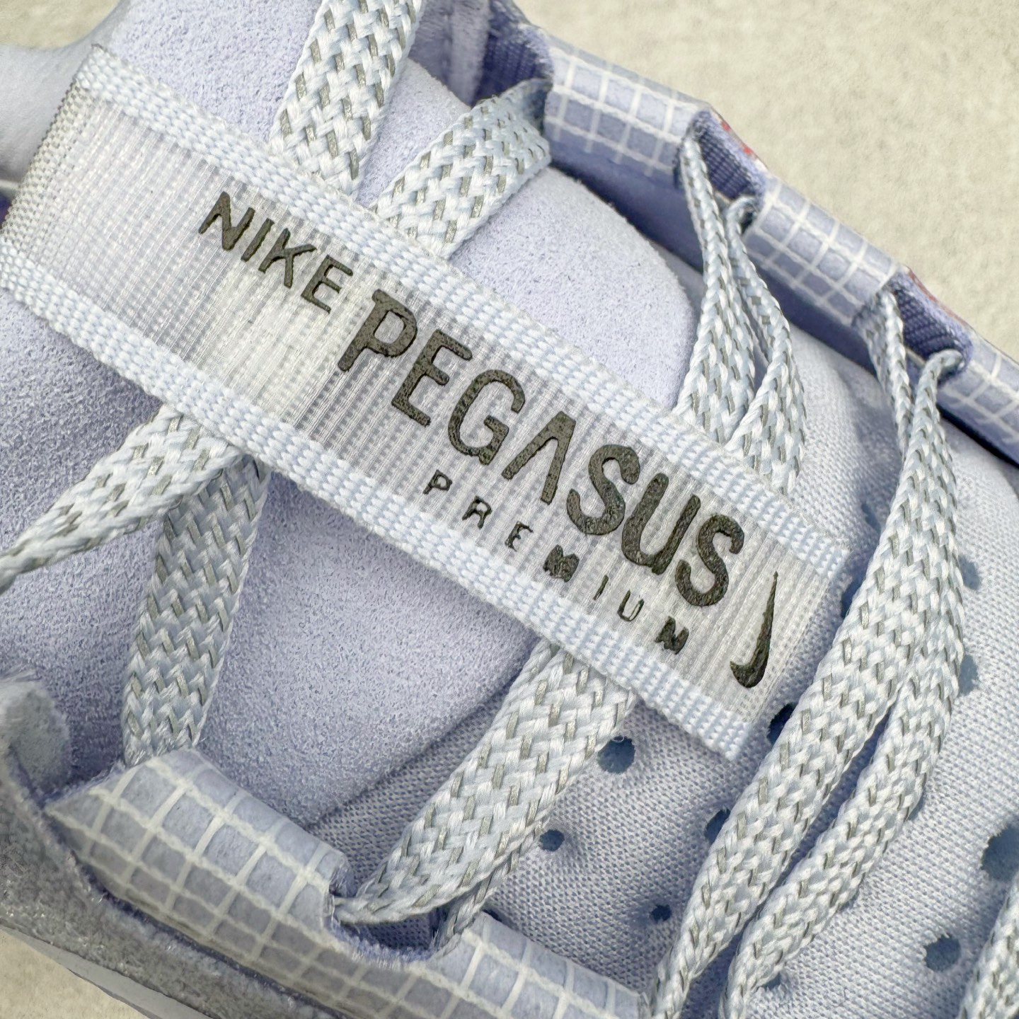 图片[12]-＃纯原 NK Pegasus Premium 飞马全掌气垫跑步运动鞋 HQ2592-004 气垫的究极进化 NIKE2025新王炸 • 在特有Air科技加持下，耐克带来全新Pegasus Premium。这款跑鞋在传承耐克飞马（Pegasus）系列标志性的缓震功能的同时，将首次搭载耐克的塑型可视化Air Zoom气垫单元。• 塑型Air Zoom气垫单元贴合脚部的自然轮廓，帮助跑者在从后跟到脚趾的过渡中能够有效传递力量，带来一种前所未有的轻盈、顺畅回馈体验。中底采用ZoomX泡绵，后跟则使用ReactX泡绵，为跑者提供稳定流畅的推进感。• 塑型可视化Air Zoom气垫单元和精心配置的泡绵组合，让Pegasus Premium成为耐克飞马系列中颇具能量回馈的鞋款。• 全新Pegasus Premium不仅展示了耐克势头强劲的创新周期，证明了其特有的Air科技的强大实力，更体现了耐克倾听和服务运动员的能力。尺码：36 36.5 37.5 38 38.5 39 40 40.5 41 42 42.5 43 44 44.5 45-选品中心