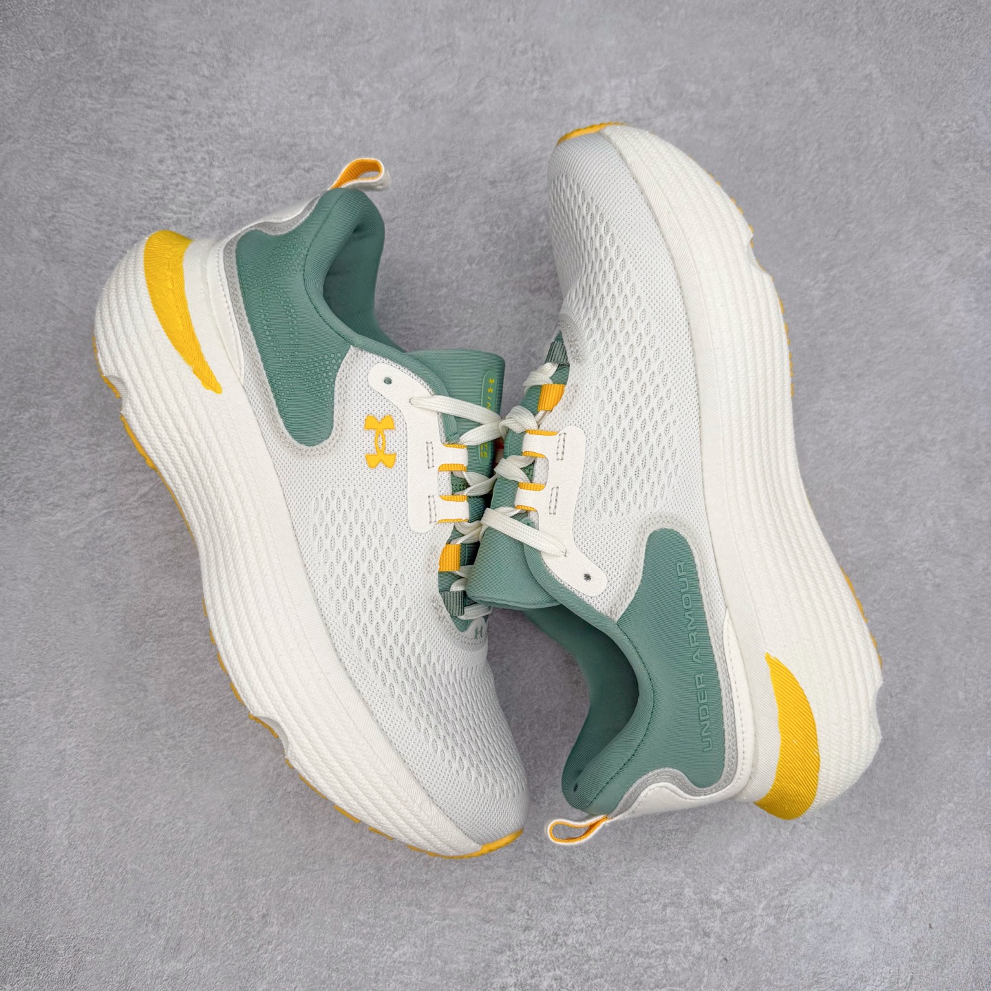 图片[3]-Under Armour Infinite Elite 2 安德玛舒适防滑耐磨低帮越野短跑跑步鞋 Under Armour成立于1996年，创办者是前马里兰橄榄球明星KevinPlank。在美国，提到Under Armour，必然会想起高端和专业的运动装备，Under Armour 逐渐成为“专业”的代名词。Under Armour在专业运动装备领域达到了一定高度，可以说是专业运动装备的优选。实拍调校N版已经零色差零失真 百分百还原实物色彩所见即所得 不存在货不对板色差等低级问题 选购参考实物拍摄 不混卖不参货 只用心做好货严格选品 承诺混一赔十 尺码：36 36.5 37.5 38 38.5 39 40 40.5 41 42 42.5 43 44 44.5 45-选品中心