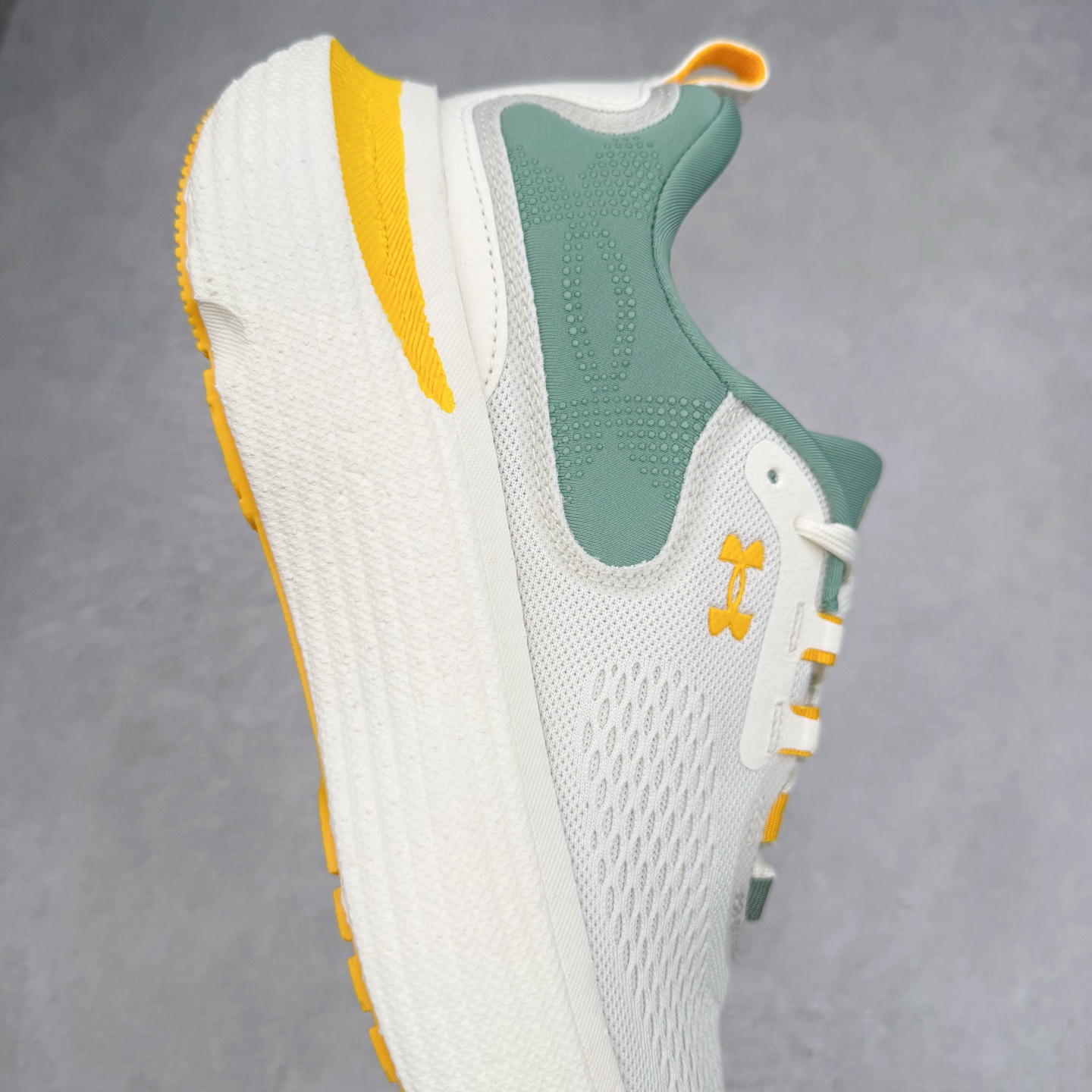 图片[6]-Under Armour Infinite Elite 2 安德玛舒适防滑耐磨低帮越野短跑跑步鞋 Under Armour成立于1996年，创办者是前马里兰橄榄球明星KevinPlank。在美国，提到Under Armour，必然会想起高端和专业的运动装备，Under Armour 逐渐成为“专业”的代名词。Under Armour在专业运动装备领域达到了一定高度，可以说是专业运动装备的优选。实拍调校N版已经零色差零失真 百分百还原实物色彩所见即所得 不存在货不对板色差等低级问题 选购参考实物拍摄 不混卖不参货 只用心做好货严格选品 承诺混一赔十 尺码：36 36.5 37.5 38 38.5 39 40 40.5 41 42 42.5 43 44 44.5 45-选品中心