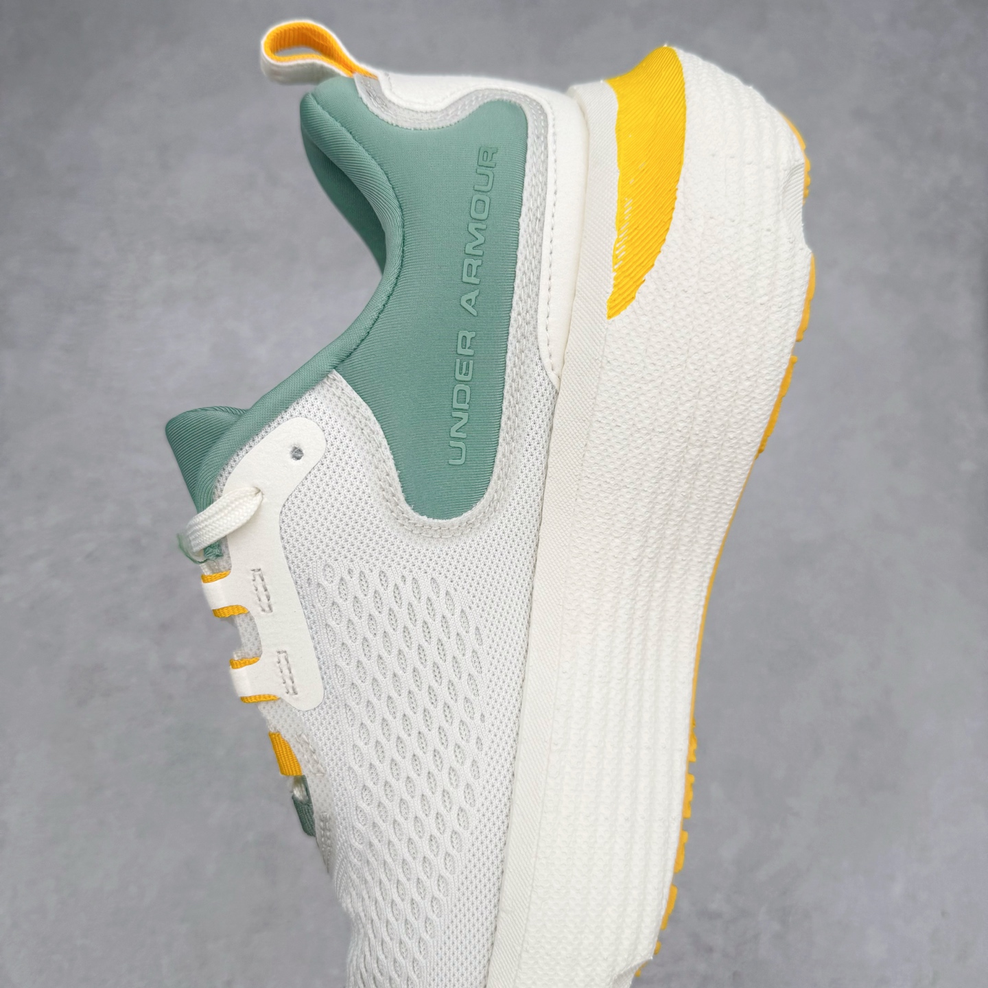 图片[7]-Under Armour Infinite Elite 2 安德玛舒适防滑耐磨低帮越野短跑跑步鞋 Under Armour成立于1996年，创办者是前马里兰橄榄球明星KevinPlank。在美国，提到Under Armour，必然会想起高端和专业的运动装备，Under Armour 逐渐成为“专业”的代名词。Under Armour在专业运动装备领域达到了一定高度，可以说是专业运动装备的优选。实拍调校N版已经零色差零失真 百分百还原实物色彩所见即所得 不存在货不对板色差等低级问题 选购参考实物拍摄 不混卖不参货 只用心做好货严格选品 承诺混一赔十 尺码：36 36.5 37.5 38 38.5 39 40 40.5 41 42 42.5 43 44 44.5 45-选品中心