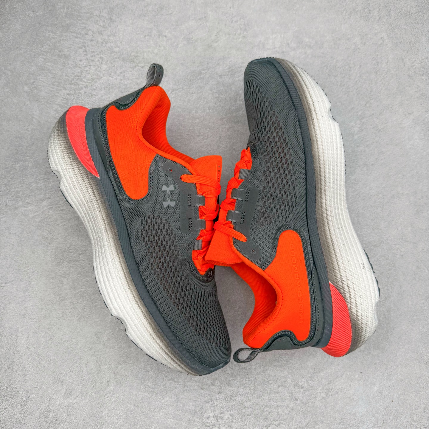 图片[3]-Under Armour Infinite Elite 2 安德玛舒适防滑耐磨低帮越野短跑跑步鞋 Under Armour成立于1996年，创办者是前马里兰橄榄球明星KevinPlank。在美国，提到Under Armour，必然会想起高端和专业的运动装备，Under Armour 逐渐成为“专业”的代名词。Under Armour在专业运动装备领域达到了一定高度，可以说是专业运动装备的优选。实拍调校N版已经零色差零失真 百分百还原实物色彩所见即所得 不存在货不对板色差等低级问题 选购参考实物拍摄 不混卖不参货 只用心做好货严格选品 承诺混一赔十 尺码：36 36.5 37.5 38 38.5 39 40 40.5 41 42 42.5 43 44 44.5 45-选品中心