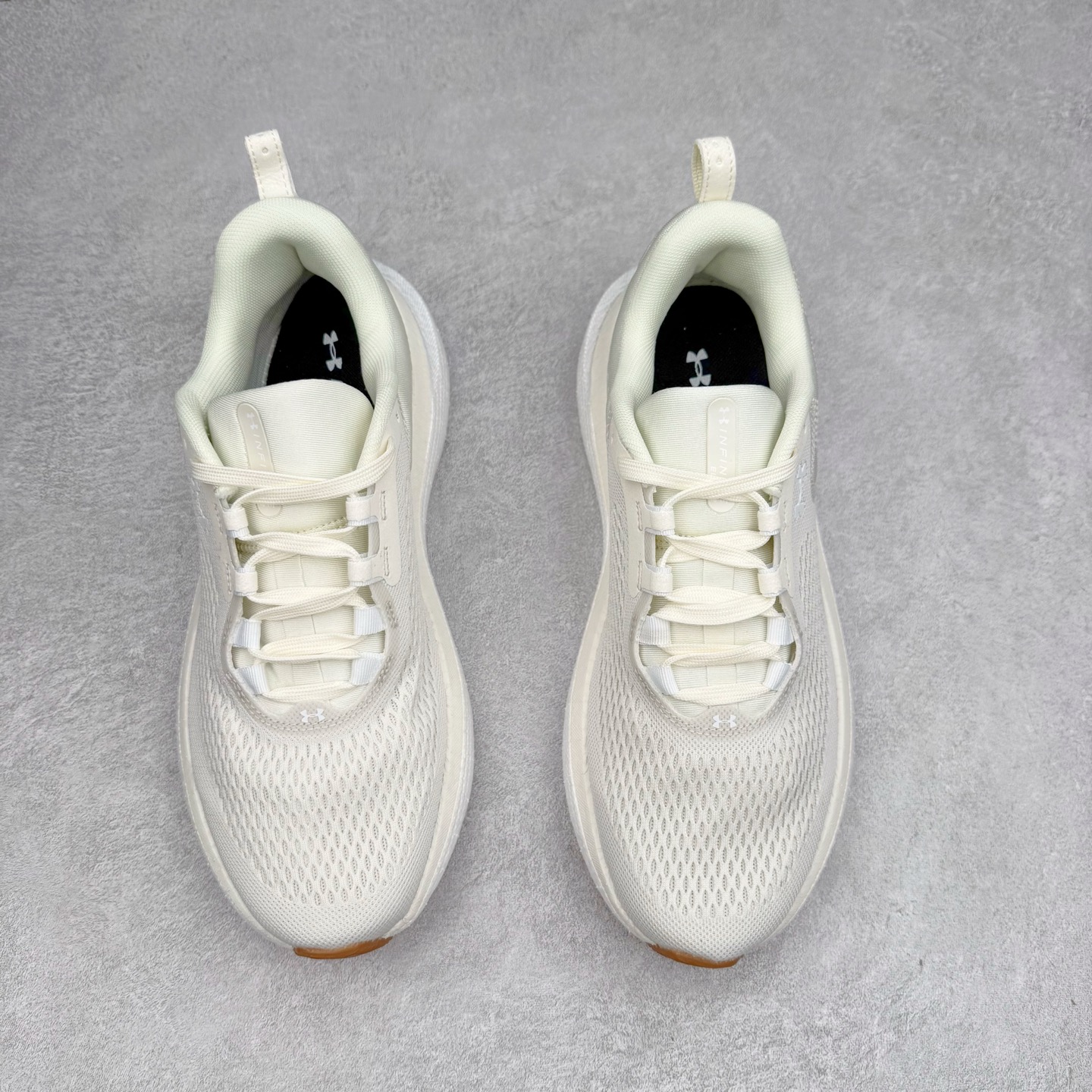 图片[2]-Under Armour Infinite Elite 2 安德玛舒适防滑耐磨低帮越野短跑跑步鞋 Under Armour成立于1996年，创办者是前马里兰橄榄球明星KevinPlank。在美国，提到Under Armour，必然会想起高端和专业的运动装备，Under Armour 逐渐成为“专业”的代名词。Under Armour在专业运动装备领域达到了一定高度，可以说是专业运动装备的优选。实拍调校N版已经零色差零失真 百分百还原实物色彩所见即所得 不存在货不对板色差等低级问题 选购参考实物拍摄 不混卖不参货 只用心做好货严格选品 承诺混一赔十 尺码：36 36.5 37.5 38 38.5 39 40 40.5 41 42 42.5 43 44 44.5 45-选品中心