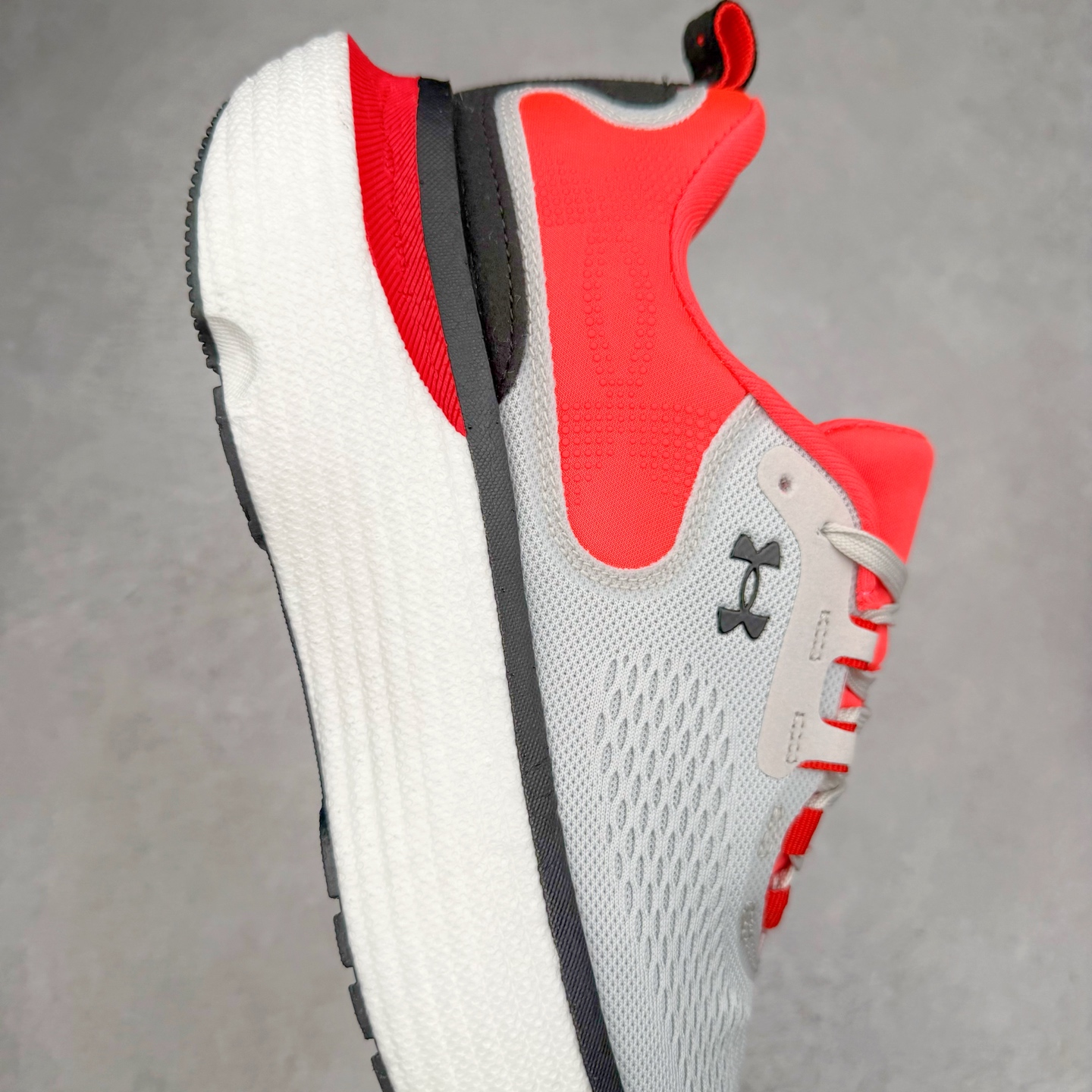 图片[6]-Under Armour Infinite Elite 2 安德玛舒适防滑耐磨低帮越野短跑跑步鞋 Under Armour成立于1996年，创办者是前马里兰橄榄球明星KevinPlank。在美国，提到Under Armour，必然会想起高端和专业的运动装备，Under Armour 逐渐成为“专业”的代名词。Under Armour在专业运动装备领域达到了一定高度，可以说是专业运动装备的优选。实拍调校N版已经零色差零失真 百分百还原实物色彩所见即所得 不存在货不对板色差等低级问题 选购参考实物拍摄 不混卖不参货 只用心做好货严格选品 承诺混一赔十 尺码：36 36.5 37.5 38 38.5 39 40 40.5 41 42 42.5 43 44 44.5 45-选品中心