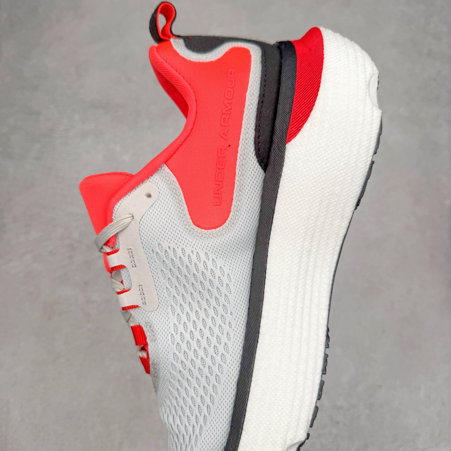 图片[7]-Under Armour Infinite Elite 2 安德玛舒适防滑耐磨低帮越野短跑跑步鞋 Under Armour成立于1996年，创办者是前马里兰橄榄球明星KevinPlank。在美国，提到Under Armour，必然会想起高端和专业的运动装备，Under Armour 逐渐成为“专业”的代名词。Under Armour在专业运动装备领域达到了一定高度，可以说是专业运动装备的优选。实拍调校N版已经零色差零失真 百分百还原实物色彩所见即所得 不存在货不对板色差等低级问题 选购参考实物拍摄 不混卖不参货 只用心做好货严格选品 承诺混一赔十 尺码：36 36.5 37.5 38 38.5 39 40 40.5 41 42 42.5 43 44 44.5 45-选品中心