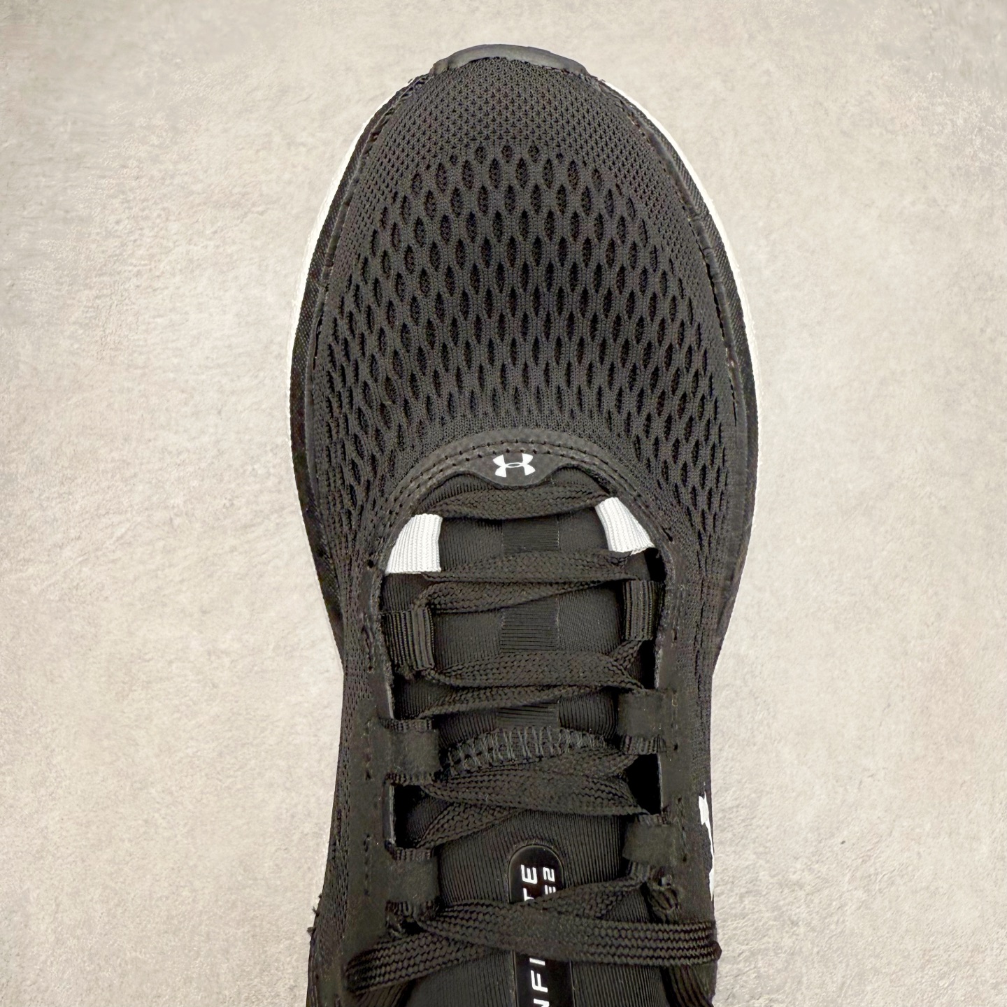 图片[4]-Under Armour Infinite Elite 2 安德玛舒适防滑耐磨低帮越野短跑跑步鞋 Under Armour成立于1996年，创办者是前马里兰橄榄球明星KevinPlank。在美国，提到Under Armour，必然会想起高端和专业的运动装备，Under Armour 逐渐成为“专业”的代名词。Under Armour在专业运动装备领域达到了一定高度，可以说是专业运动装备的优选。实拍调校N版已经零色差零失真 百分百还原实物色彩所见即所得 不存在货不对板色差等低级问题 选购参考实物拍摄 不混卖不参货 只用心做好货严格选品 承诺混一赔十 尺码：36 36.5 37.5 38 38.5 39 40 40.5 41 42 42.5 43 44 44.5 45-选品中心