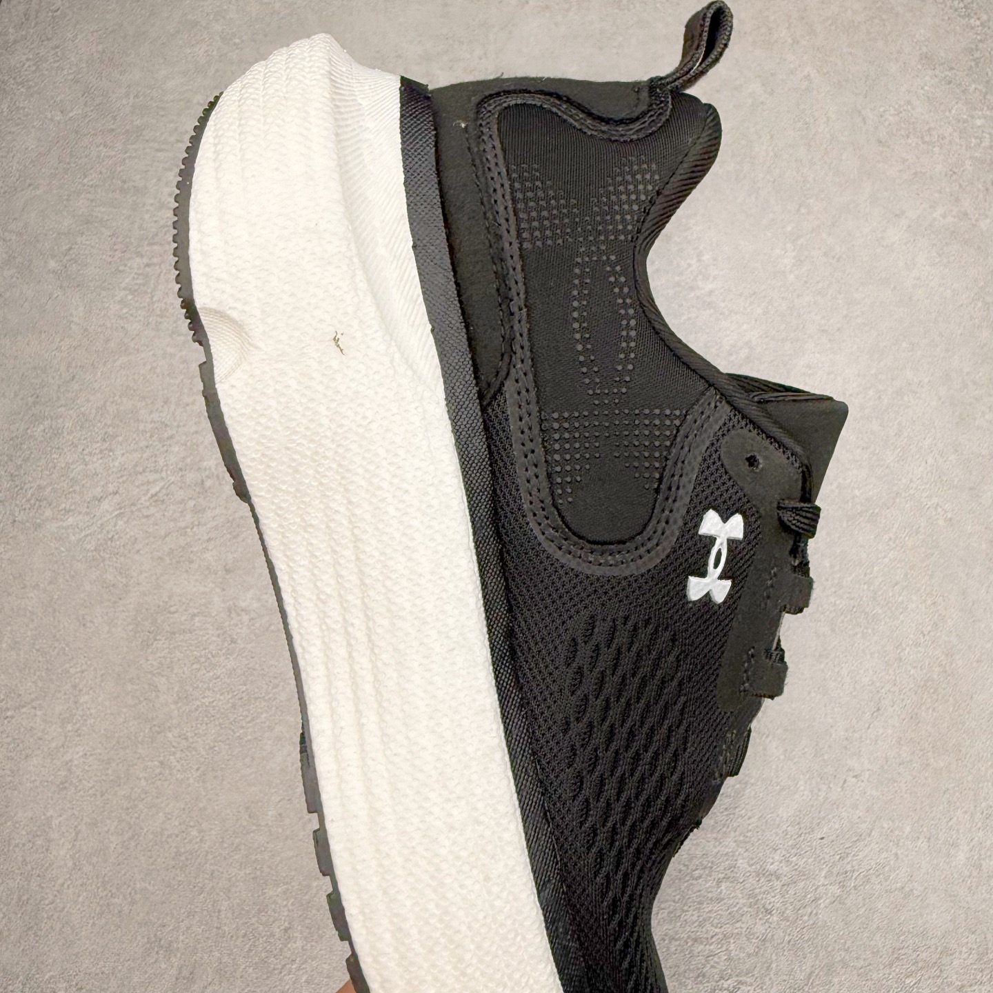 图片[6]-Under Armour Infinite Elite 2 安德玛舒适防滑耐磨低帮越野短跑跑步鞋 Under Armour成立于1996年，创办者是前马里兰橄榄球明星KevinPlank。在美国，提到Under Armour，必然会想起高端和专业的运动装备，Under Armour 逐渐成为“专业”的代名词。Under Armour在专业运动装备领域达到了一定高度，可以说是专业运动装备的优选。实拍调校N版已经零色差零失真 百分百还原实物色彩所见即所得 不存在货不对板色差等低级问题 选购参考实物拍摄 不混卖不参货 只用心做好货严格选品 承诺混一赔十 尺码：36 36.5 37.5 38 38.5 39 40 40.5 41 42 42.5 43 44 44.5 45-选品中心