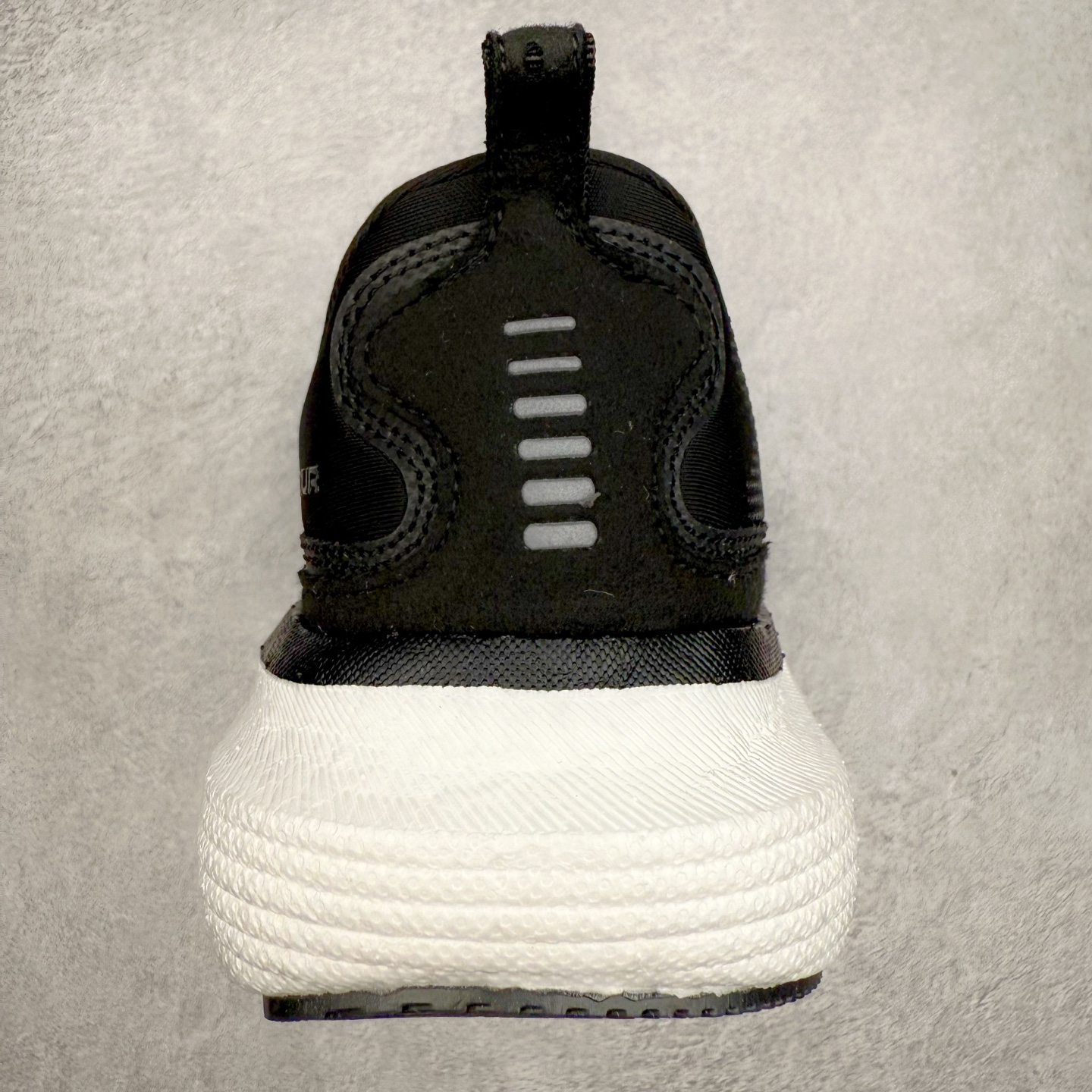 图片[8]-Under Armour Infinite Elite 2 安德玛舒适防滑耐磨低帮越野短跑跑步鞋 Under Armour成立于1996年，创办者是前马里兰橄榄球明星KevinPlank。在美国，提到Under Armour，必然会想起高端和专业的运动装备，Under Armour 逐渐成为“专业”的代名词。Under Armour在专业运动装备领域达到了一定高度，可以说是专业运动装备的优选。实拍调校N版已经零色差零失真 百分百还原实物色彩所见即所得 不存在货不对板色差等低级问题 选购参考实物拍摄 不混卖不参货 只用心做好货严格选品 承诺混一赔十 尺码：36 36.5 37.5 38 38.5 39 40 40.5 41 42 42.5 43 44 44.5 45-选品中心