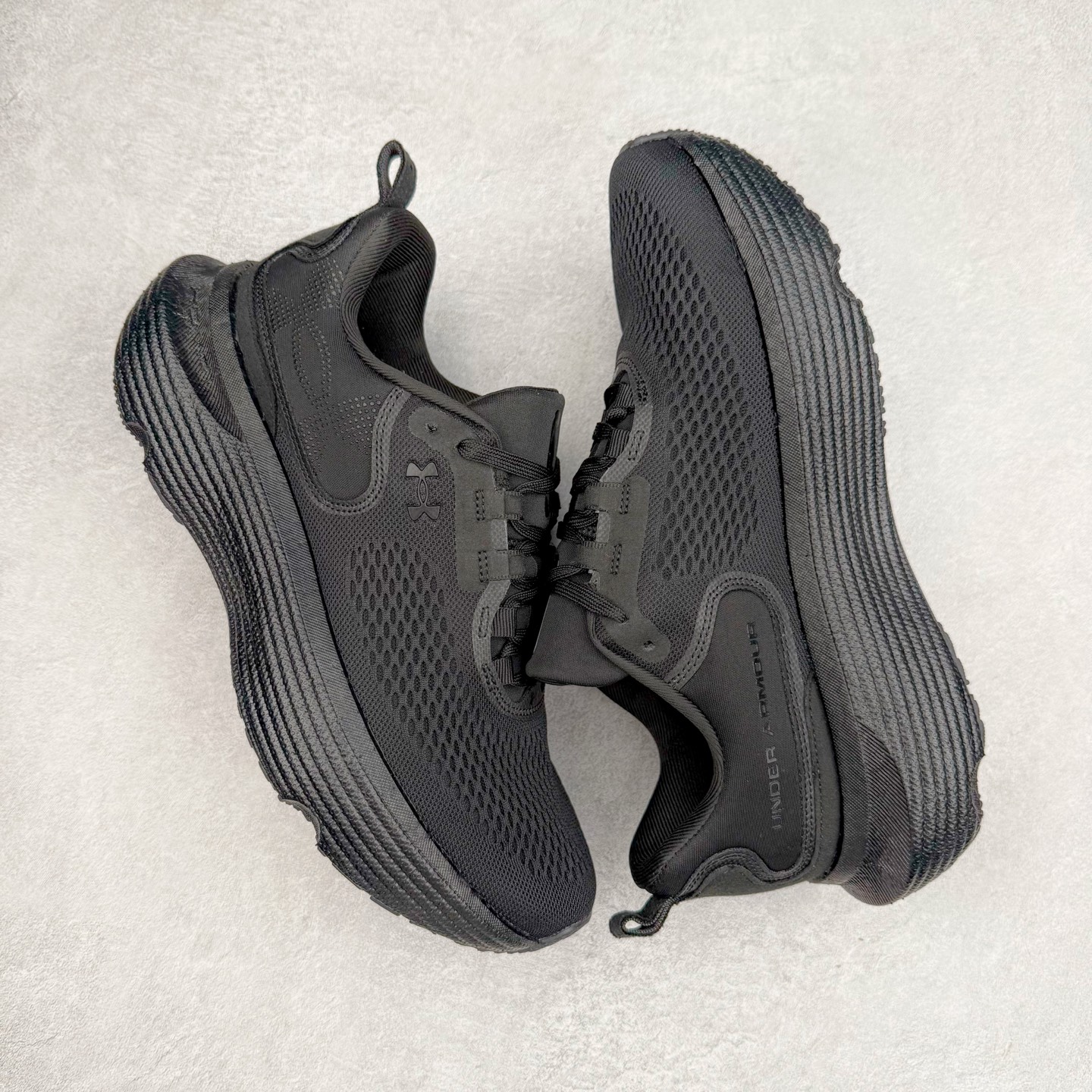 图片[3]-Under Armour Infinite Elite 2 安德玛舒适防滑耐磨低帮越野短跑跑步鞋 Under Armour成立于1996年，创办者是前马里兰橄榄球明星KevinPlank。在美国，提到Under Armour，必然会想起高端和专业的运动装备，Under Armour 逐渐成为“专业”的代名词。Under Armour在专业运动装备领域达到了一定高度，可以说是专业运动装备的优选。实拍调校N版已经零色差零失真 百分百还原实物色彩所见即所得 不存在货不对板色差等低级问题 选购参考实物拍摄 不混卖不参货 只用心做好货严格选品 承诺混一赔十 尺码：36 36.5 37.5 38 38.5 39 40 40.5 41 42 42.5 43 44 44.5 45-选品中心