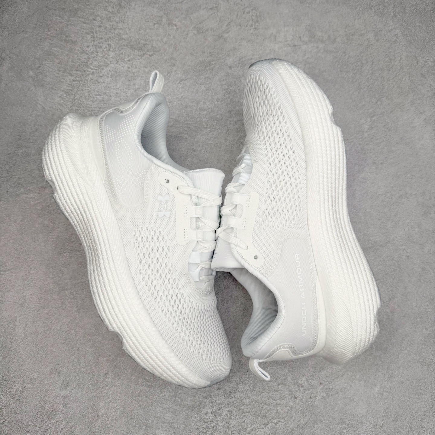 图片[3]-Under Armour Infinite Elite 2 安德玛舒适防滑耐磨低帮越野短跑跑步鞋 Under Armour成立于1996年，创办者是前马里兰橄榄球明星KevinPlank。在美国，提到Under Armour，必然会想起高端和专业的运动装备，Under Armour 逐渐成为“专业”的代名词。Under Armour在专业运动装备领域达到了一定高度，可以说是专业运动装备的优选。实拍调校N版已经零色差零失真 百分百还原实物色彩所见即所得 不存在货不对板色差等低级问题 选购参考实物拍摄 不混卖不参货 只用心做好货严格选品 承诺混一赔十 尺码：36 36.5 37.5 38 38.5 39 40 40.5 41 42 42.5 43 44 44.5 45-选品中心