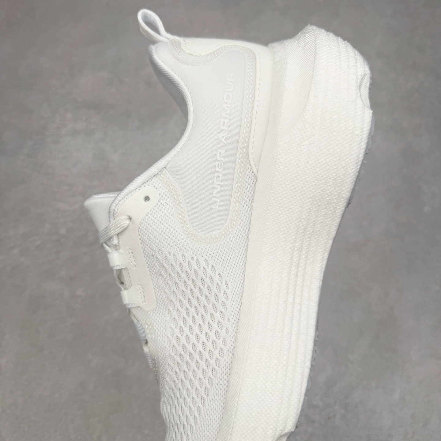 图片[6]-Under Armour Infinite Elite 2 安德玛舒适防滑耐磨低帮越野短跑跑步鞋 Under Armour成立于1996年，创办者是前马里兰橄榄球明星KevinPlank。在美国，提到Under Armour，必然会想起高端和专业的运动装备，Under Armour 逐渐成为“专业”的代名词。Under Armour在专业运动装备领域达到了一定高度，可以说是专业运动装备的优选。实拍调校N版已经零色差零失真 百分百还原实物色彩所见即所得 不存在货不对板色差等低级问题 选购参考实物拍摄 不混卖不参货 只用心做好货严格选品 承诺混一赔十 尺码：36 36.5 37.5 38 38.5 39 40 40.5 41 42 42.5 43 44 44.5 45-选品中心