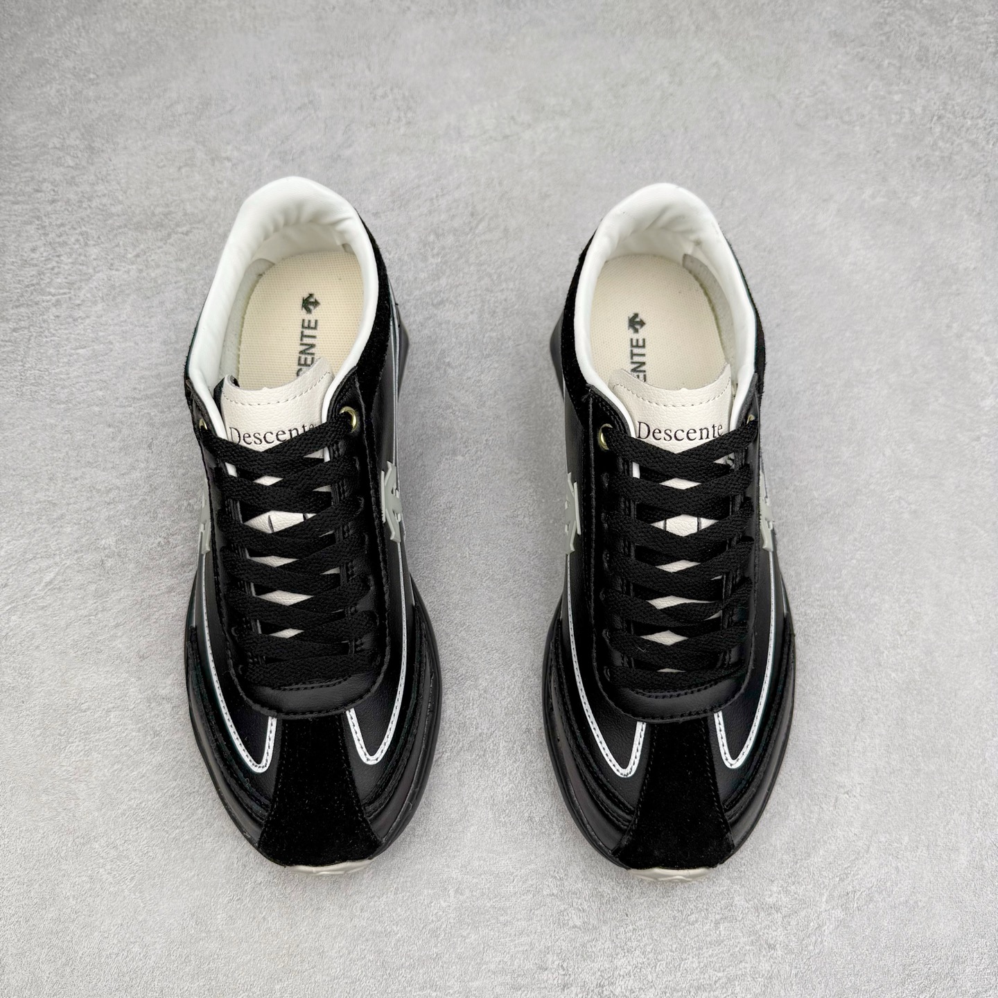 图片[2]-DESCENTE Sport Style Chron Racer迪桑特舒适百搭防滑耐磨低帮生活休闲鞋 是一款集复古与现代于一体的低帮跑步鞋 简洁的牛皮鞋面不仅彰显出时尚的质感 还适用于多种场合的穿搭 这款鞋子的透气性能极佳 轻质弹性鞋底则提供了良好的舒适度和耐磨性 使你在行走或跑步时都能感受到脚底的柔软与支撑 尺码：36 36.5 37.5 38 38.5 39 40 40.5 41 42 42.5 43 44 44.5 45-选品中心