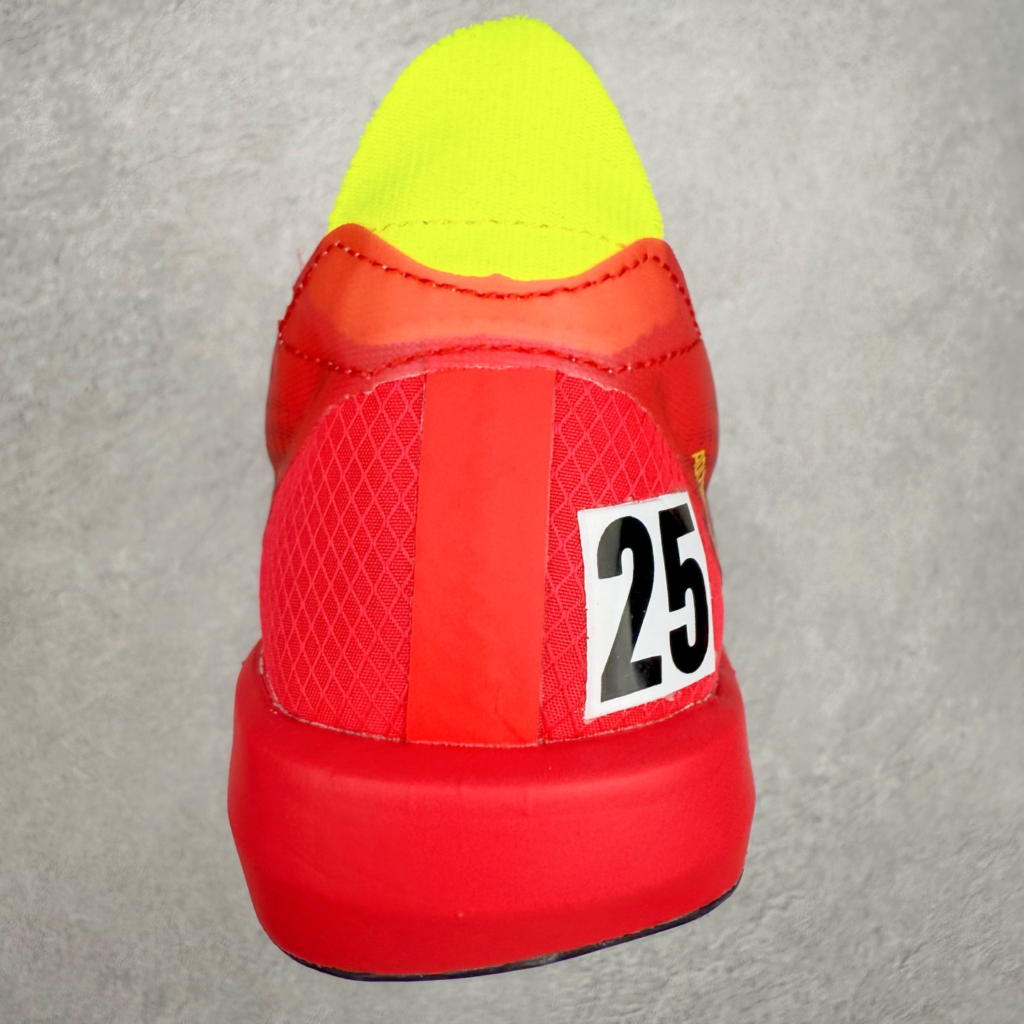 图片[8]-AD Adizero Adios 9 M 阿迪超轻透气缓震跑鞋 IH5747 马牌橡胶大底+超临界爆米花中底+尼龙抗扭片 此款是ADIOS系列最轻的鞋 41 单只170克 整体外观造型与adiZero Adios Pro EVO 1非常相似 中底配置方面搭载全掌Lightstrike Pro 鞋面采用透气网面示人 契合日常训练鞋的定位 更加耐用 外底给到了马牌橡胶 及上代竞速旗舰adidas Adizero Adios Pro 3区域分布 尺码：36 36.5 37 38 38.5 39 40 40.5 41 42 42.5 43 44 44.5 45-选品中心