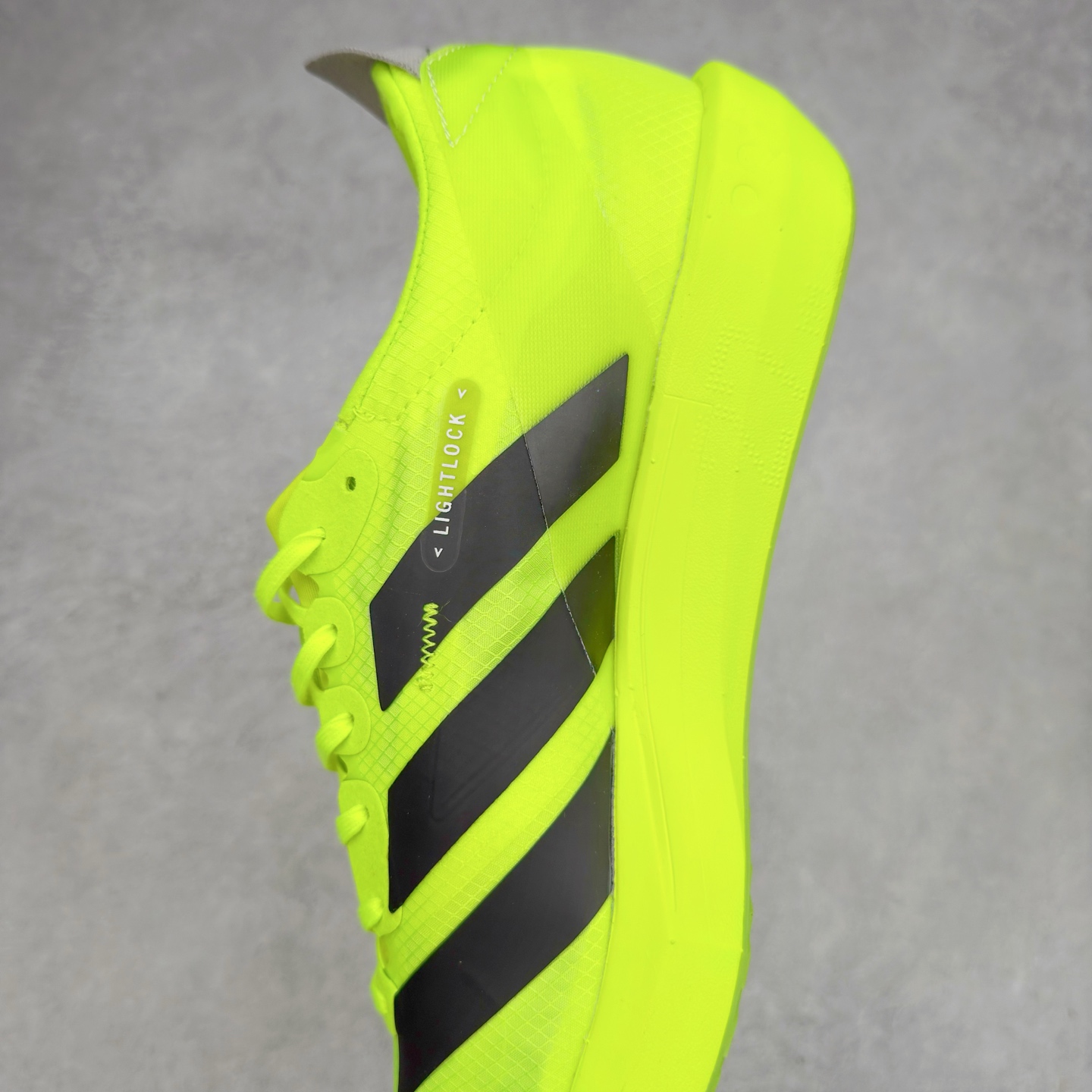 图片[7]-AD Adizero Adios 9 M 阿迪超轻透气缓震跑鞋 IH5066 马牌橡胶大底+超临界爆米花中底+尼龙抗扭片 此款是ADIOS系列最轻的鞋 41 单只170克 整体外观造型与adiZero Adios Pro EVO 1非常相似 中底配置方面搭载全掌Lightstrike Pro 鞋面采用透气网面示人 契合日常训练鞋的定位 更加耐用 外底给到了马牌橡胶 及上代竞速旗舰adidas Adizero Adios Pro 3区域分布 尺码：36 36.5 37 38 38.5 39 40 40.5 41 42 42.5 43 44 44.5 45-选品中心