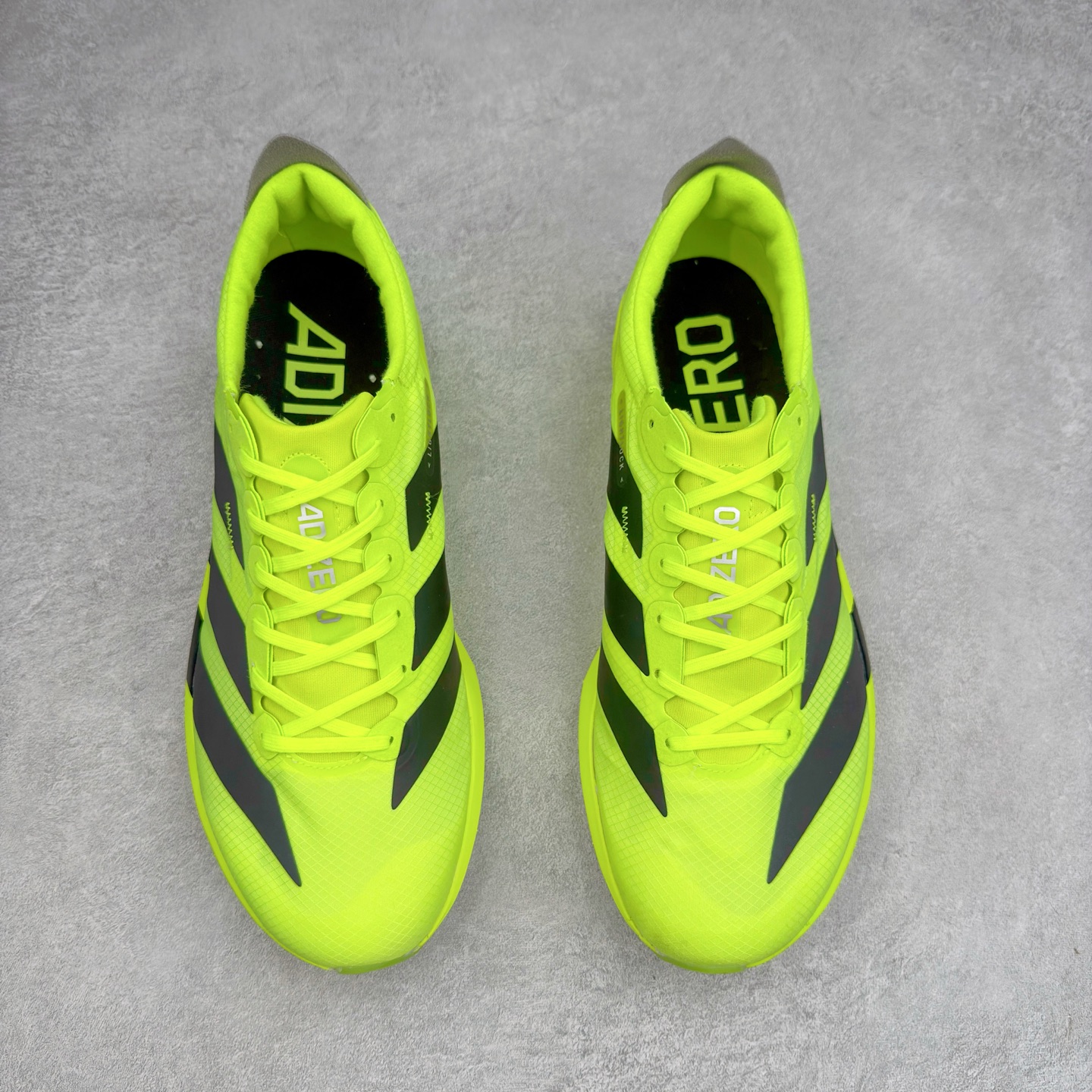 图片[2]-AD Adizero Adios 9 M 阿迪超轻透气缓震跑鞋 IH5066 马牌橡胶大底+超临界爆米花中底+尼龙抗扭片 此款是ADIOS系列最轻的鞋 41 单只170克 整体外观造型与adiZero Adios Pro EVO 1非常相似 中底配置方面搭载全掌Lightstrike Pro 鞋面采用透气网面示人 契合日常训练鞋的定位 更加耐用 外底给到了马牌橡胶 及上代竞速旗舰adidas Adizero Adios Pro 3区域分布 尺码：36 36.5 37 38 38.5 39 40 40.5 41 42 42.5 43 44 44.5 45-选品中心