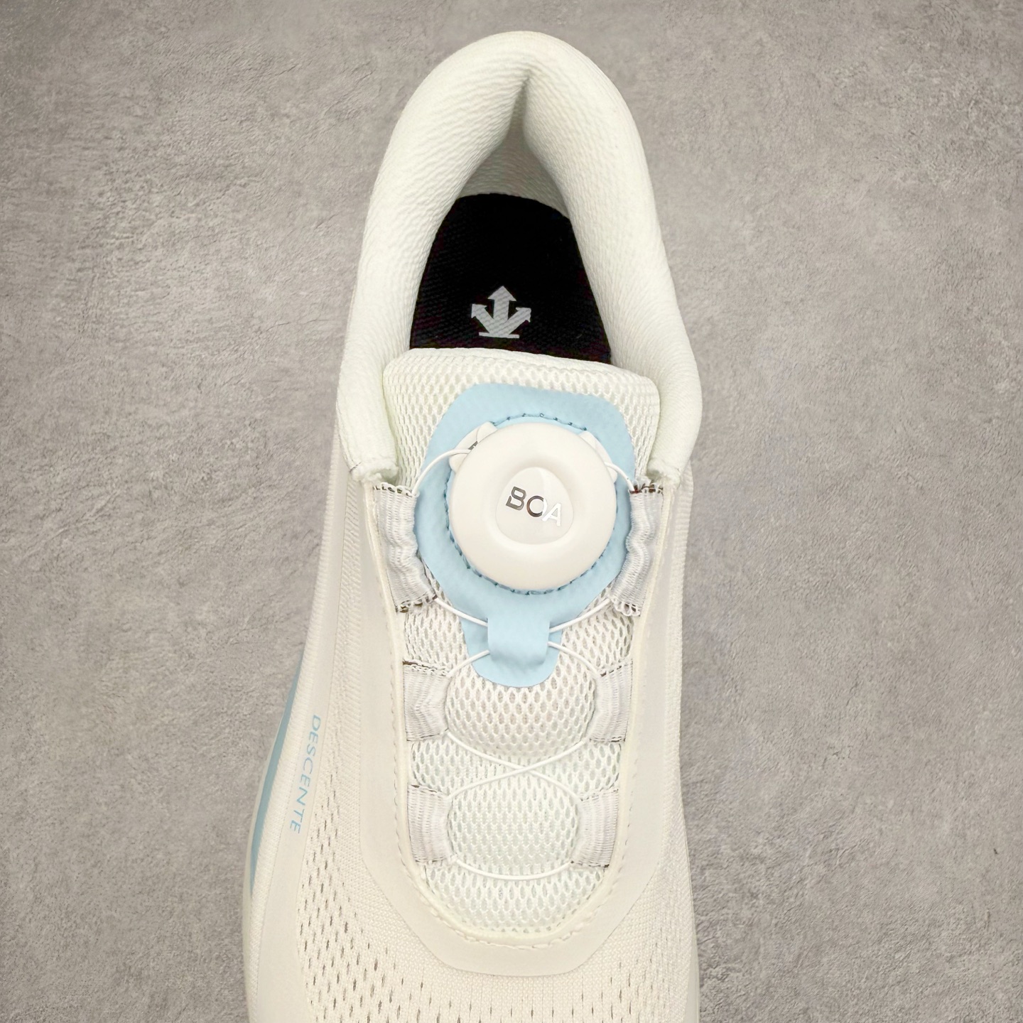 图片[5]-＃HP DESCENTE RUNNING 迪桑特系列 DFLUID流体BOA系带回弹低帮运动跑步鞋 DESCENTE（迪桑特）创立于1935年，品牌名取自法语词汇，意为“滑降”。品牌箭头标识代表滑雪的三种技术“高速直线滑行”、“穿越”和“侧滑”，也寓意品牌在打造高端专业运动产品中不断追求完美的创新精神，致力于成为中国高端专业滑雪、综训、女子、铁人三项、高尔夫的第一品牌。尺码：39 40 40.5 41 42 42.5 43 44 44.5 45-选品中心