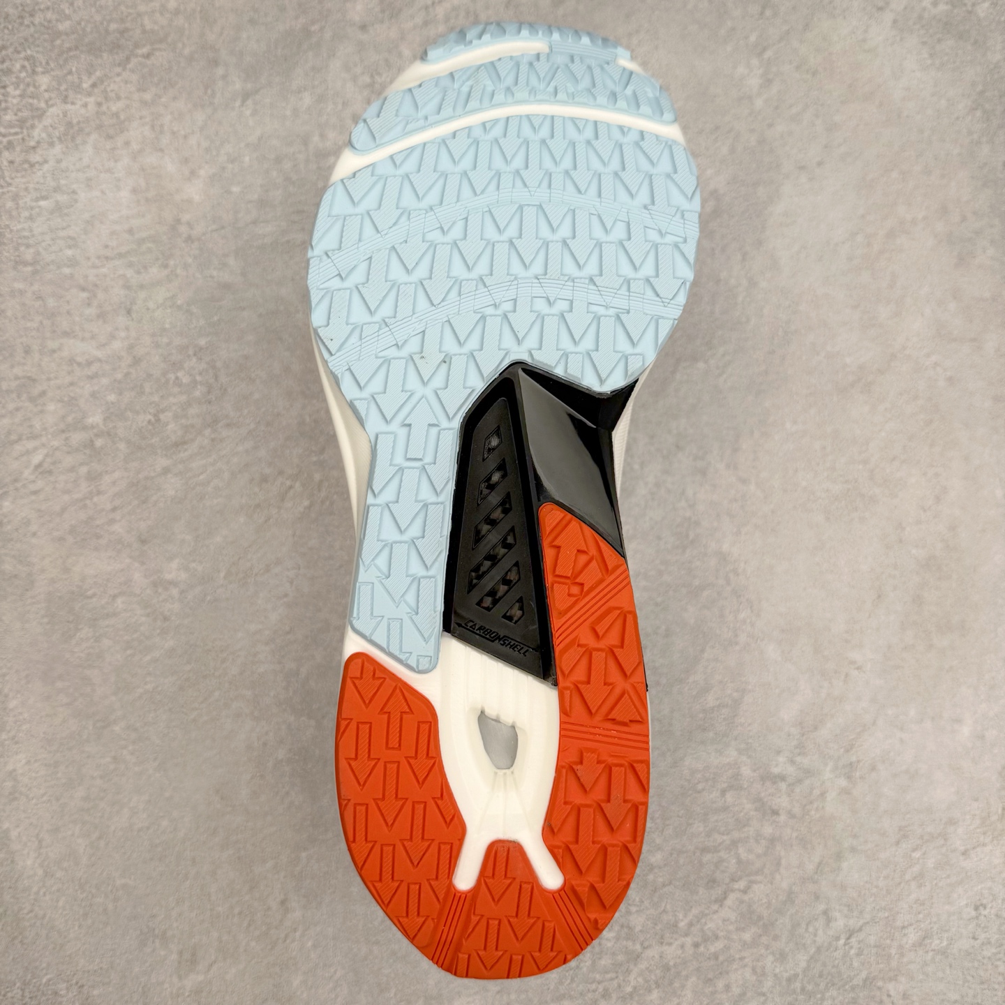 图片[9]-＃HP DESCENTE RUNNING 迪桑特系列 DFLUID流体BOA系带回弹低帮运动跑步鞋 DESCENTE（迪桑特）创立于1935年，品牌名取自法语词汇，意为“滑降”。品牌箭头标识代表滑雪的三种技术“高速直线滑行”、“穿越”和“侧滑”，也寓意品牌在打造高端专业运动产品中不断追求完美的创新精神，致力于成为中国高端专业滑雪、综训、女子、铁人三项、高尔夫的第一品牌。尺码：39 40 40.5 41 42 42.5 43 44 44.5 45-选品中心