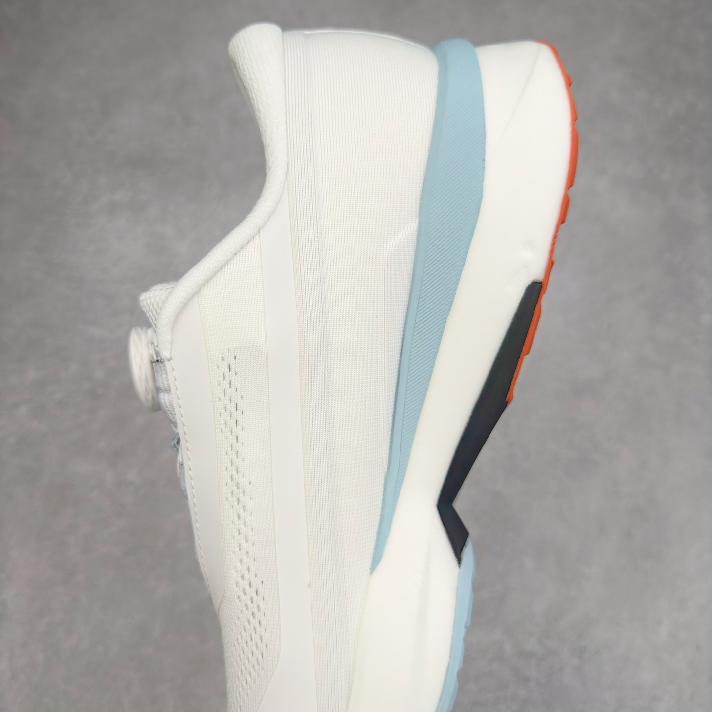 图片[7]-＃HP DESCENTE RUNNING 迪桑特系列 DFLUID流体BOA系带回弹低帮运动跑步鞋 DESCENTE（迪桑特）创立于1935年，品牌名取自法语词汇，意为“滑降”。品牌箭头标识代表滑雪的三种技术“高速直线滑行”、“穿越”和“侧滑”，也寓意品牌在打造高端专业运动产品中不断追求完美的创新精神，致力于成为中国高端专业滑雪、综训、女子、铁人三项、高尔夫的第一品牌。尺码：39 40 40.5 41 42 42.5 43 44 44.5 45-选品中心