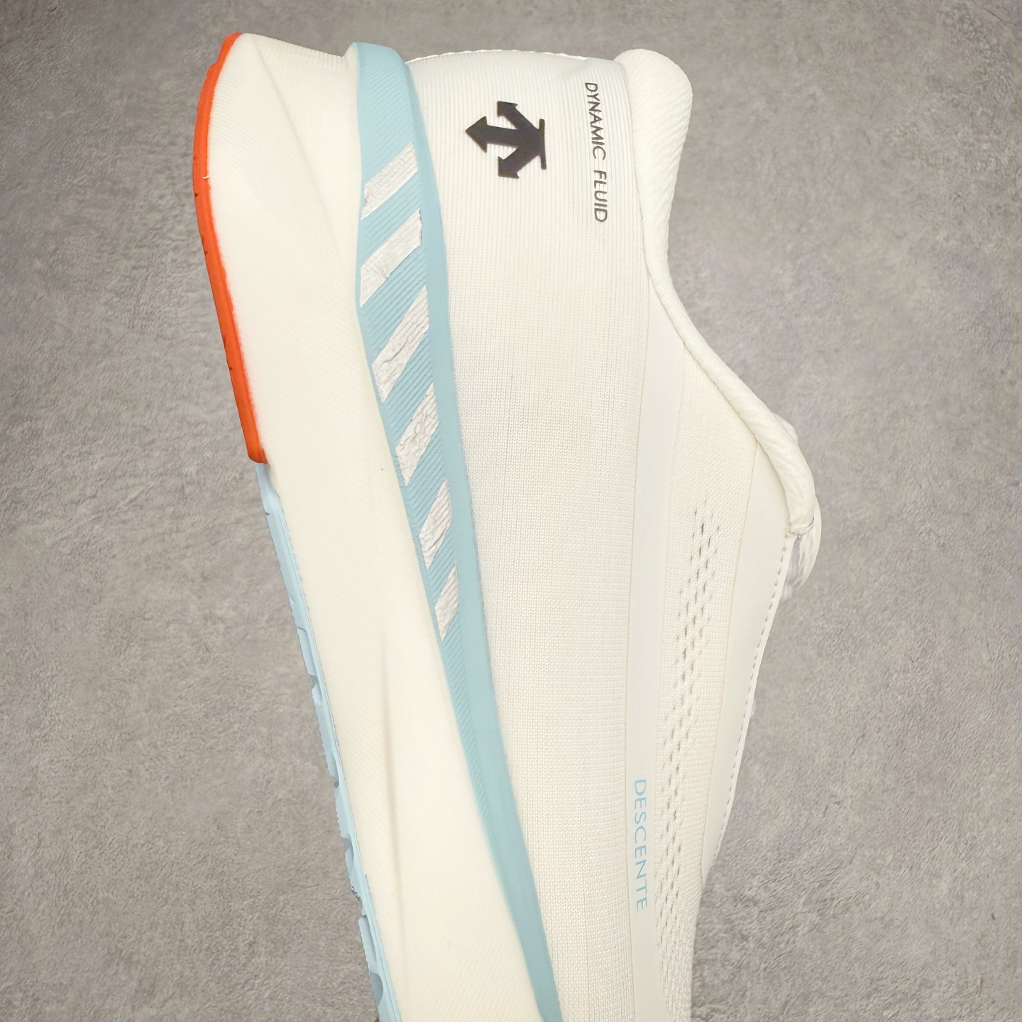 图片[6]-＃HP DESCENTE RUNNING 迪桑特系列 DFLUID流体BOA系带回弹低帮运动跑步鞋 DESCENTE（迪桑特）创立于1935年，品牌名取自法语词汇，意为“滑降”。品牌箭头标识代表滑雪的三种技术“高速直线滑行”、“穿越”和“侧滑”，也寓意品牌在打造高端专业运动产品中不断追求完美的创新精神，致力于成为中国高端专业滑雪、综训、女子、铁人三项、高尔夫的第一品牌。尺码：39 40 40.5 41 42 42.5 43 44 44.5 45-选品中心