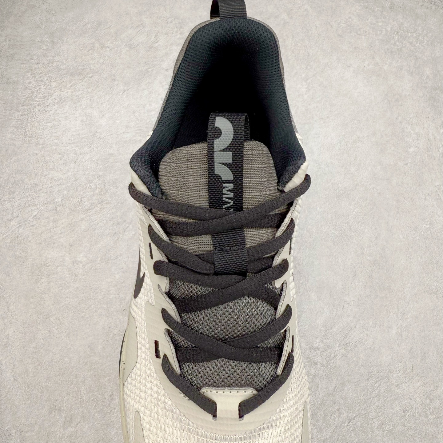 图片[5]-NK Air Max Alpha Trainer 5 阿尔法 半掌气垫运动鞋 DM0829-013 简约大方的造型设计 给人以随性休闲的时尚格调 穿着舒适轻便 运动灵活自如 满足日常个性穿搭 尺码：36 36.5 37.5 38 38.5 39 40 40.5 41 42 42.5 43 44 45-选品中心