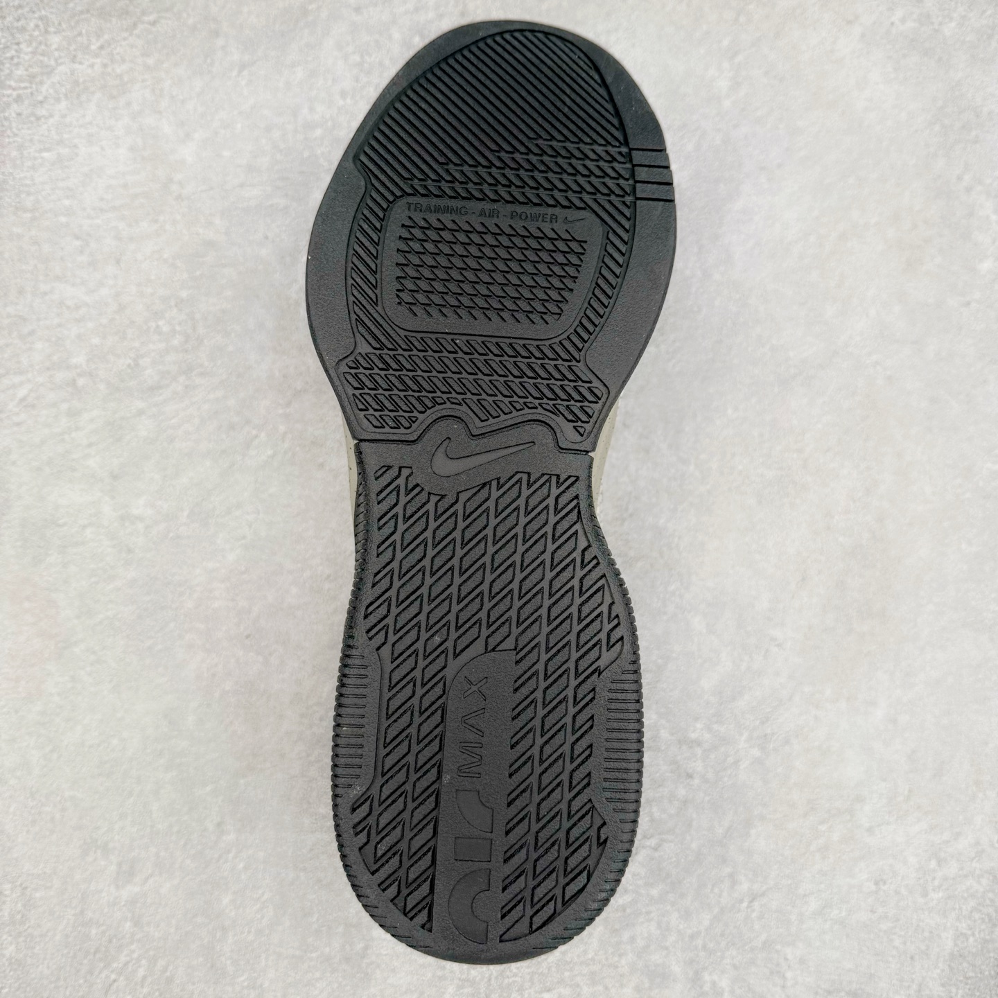 图片[9]-NK Air Max Alpha Trainer 5 阿尔法 半掌气垫运动鞋 DM0829-013 简约大方的造型设计 给人以随性休闲的时尚格调 穿着舒适轻便 运动灵活自如 满足日常个性穿搭 尺码：36 36.5 37.5 38 38.5 39 40 40.5 41 42 42.5 43 44 45-选品中心