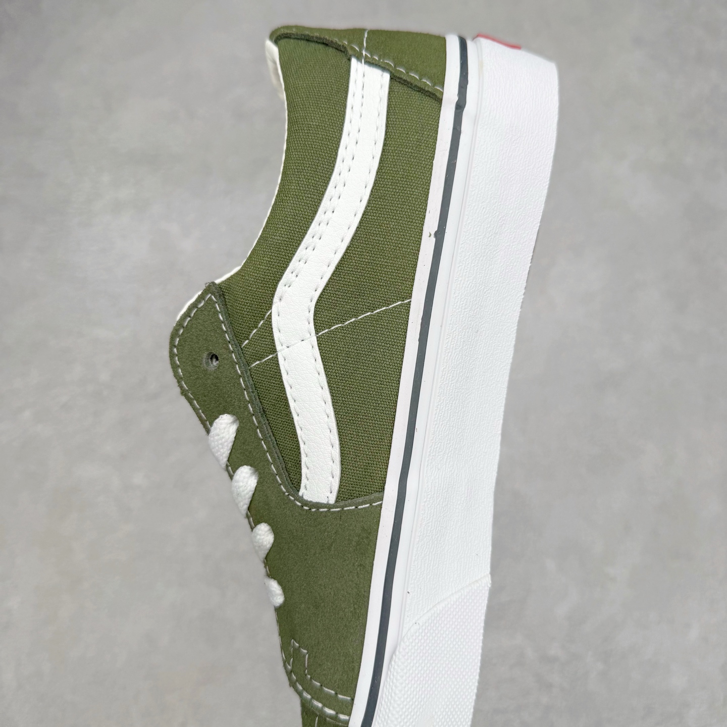 图片[7]-Vans SK8-Low 草绿色 全新一代 低帮硫化帆布鞋 该鞋款以白线勾勒出整体造型效果，绿色帆布鞋面打造整体鞋身，以SK8-low鞋身为蓝本，风格极具辨识度，上脚凸显穿搭功力 货号：VN0A4UUK0FI 尺码：35 36 36.5 37 38 38.5 39 40 40.5 41 42 42.5 43 44-选品中心