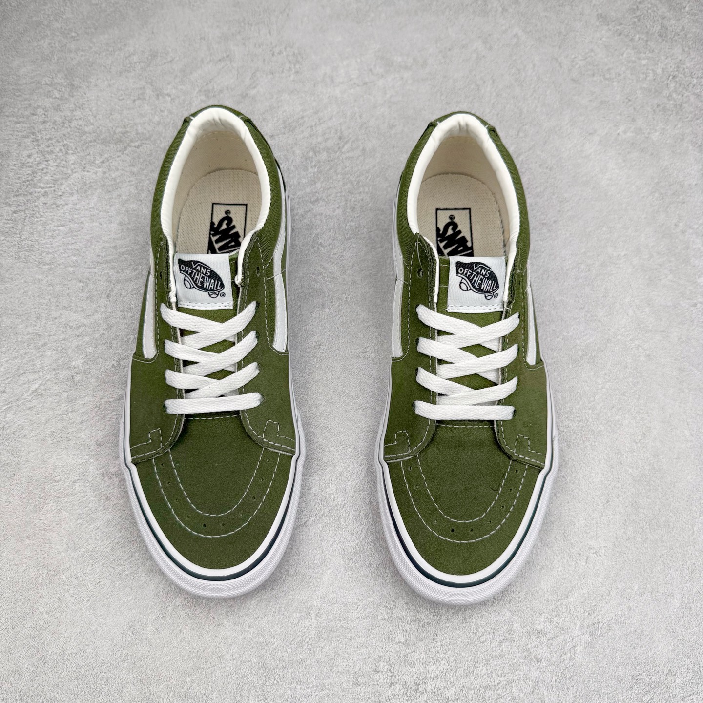 图片[2]-Vans SK8-Low 草绿色 全新一代 低帮硫化帆布鞋 该鞋款以白线勾勒出整体造型效果，绿色帆布鞋面打造整体鞋身，以SK8-low鞋身为蓝本，风格极具辨识度，上脚凸显穿搭功力 货号：VN0A4UUK0FI 尺码：35 36 36.5 37 38 38.5 39 40 40.5 41 42 42.5 43 44-选品中心