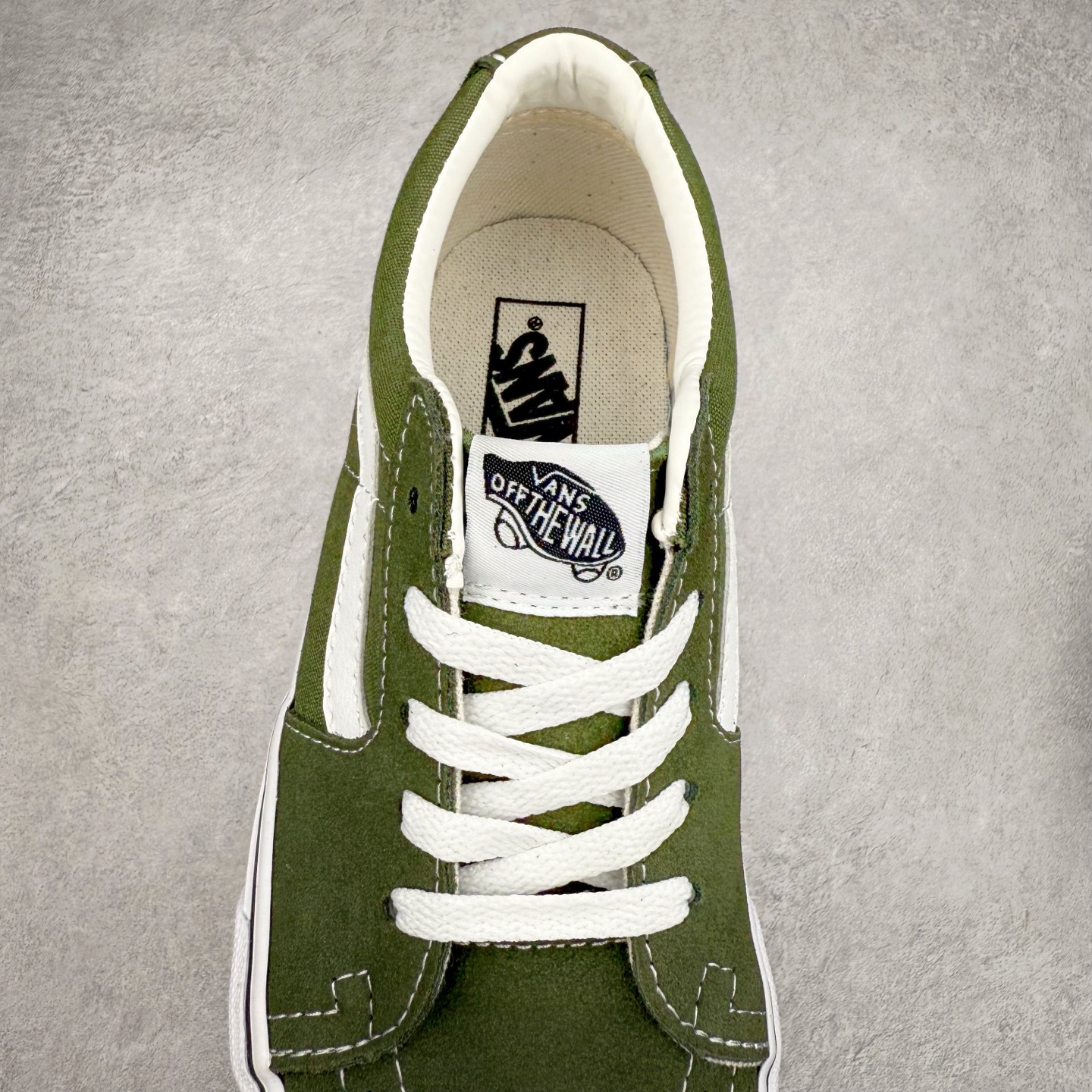 图片[5]-Vans SK8-Low 草绿色 全新一代 低帮硫化帆布鞋 该鞋款以白线勾勒出整体造型效果，绿色帆布鞋面打造整体鞋身，以SK8-low鞋身为蓝本，风格极具辨识度，上脚凸显穿搭功力 货号：VN0A4UUK0FI 尺码：35 36 36.5 37 38 38.5 39 40 40.5 41 42 42.5 43 44-选品中心