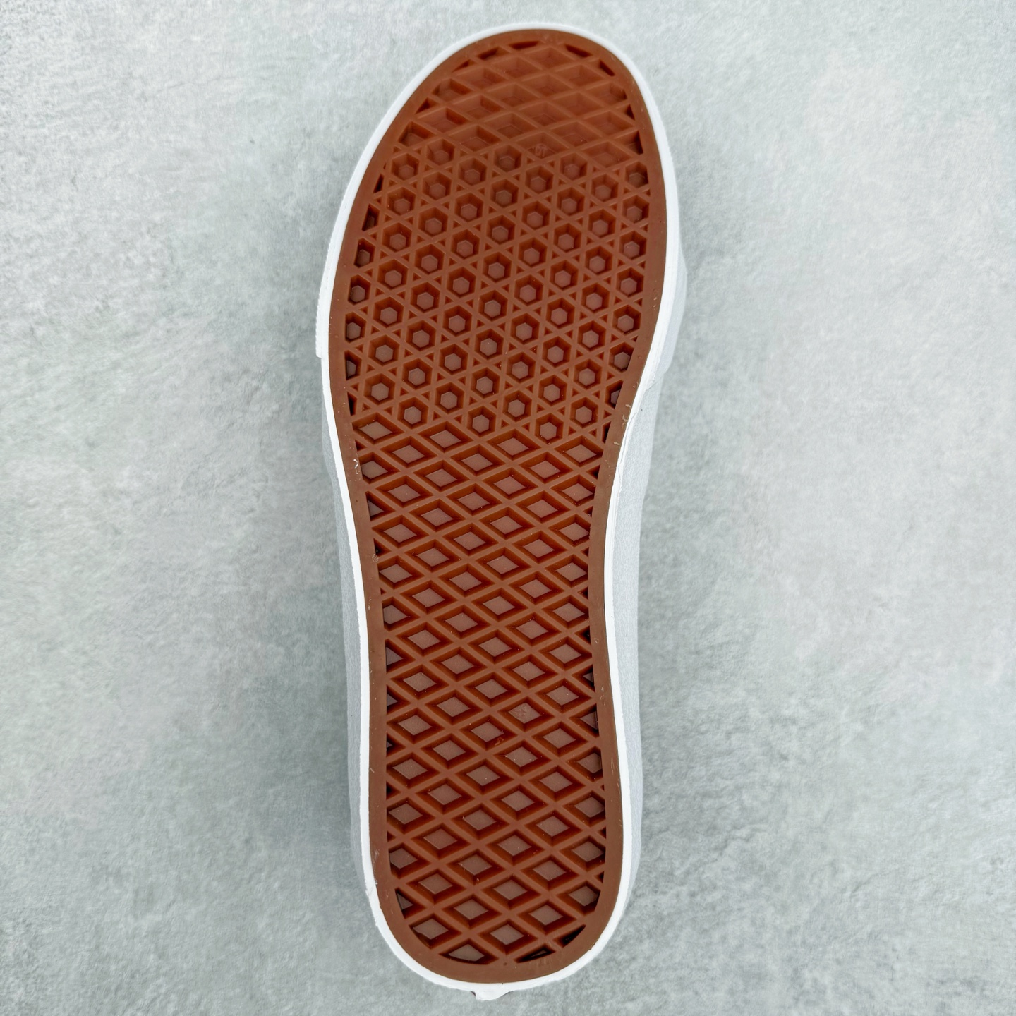 图片[9]-Vans SK8-Low 草绿色 全新一代 低帮硫化帆布鞋 该鞋款以白线勾勒出整体造型效果，绿色帆布鞋面打造整体鞋身，以SK8-low鞋身为蓝本，风格极具辨识度，上脚凸显穿搭功力 货号：VN0A4UUK0FI 尺码：35 36 36.5 37 38 38.5 39 40 40.5 41 42 42.5 43 44-选品中心