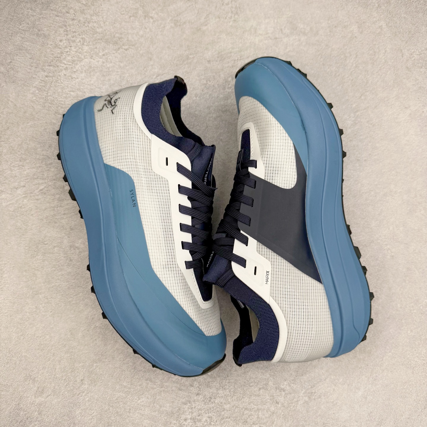 图片[3]-＃HP Arcteryx SYLAN 始祖鸟户外防水透气低帮徒步登山鞋 Arcteryx中文名始祖鸟 加拿大户外服饰品牌 1989年创立于加拿大温哥华 始祖鸟来自加拿大海岸山脉 植根高山的专业户外品牌 始终秉承对精湛设计和工艺孜孜以求的准则 从1989年创立至今 Arcteryx始终不断在产品设计与做工上不惜工本 以满足始祖鸟的标准 品质、设计以及精简的理念造就了其良好的性能 并能满足严苛环境下的使用需求 尺码：39 40 41 42 43 44 45-选品中心