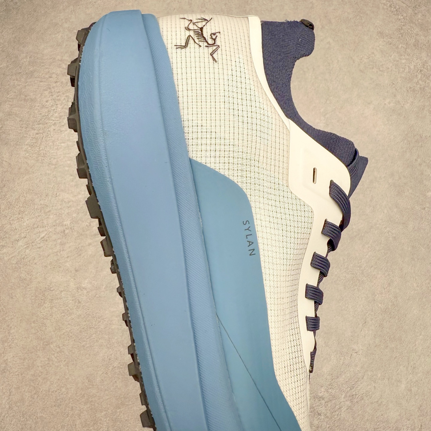 图片[6]-＃HP Arcteryx SYLAN 始祖鸟户外防水透气低帮徒步登山鞋 Arcteryx中文名始祖鸟 加拿大户外服饰品牌 1989年创立于加拿大温哥华 始祖鸟来自加拿大海岸山脉 植根高山的专业户外品牌 始终秉承对精湛设计和工艺孜孜以求的准则 从1989年创立至今 Arcteryx始终不断在产品设计与做工上不惜工本 以满足始祖鸟的标准 品质、设计以及精简的理念造就了其良好的性能 并能满足严苛环境下的使用需求 尺码：39 40 41 42 43 44 45-选品中心