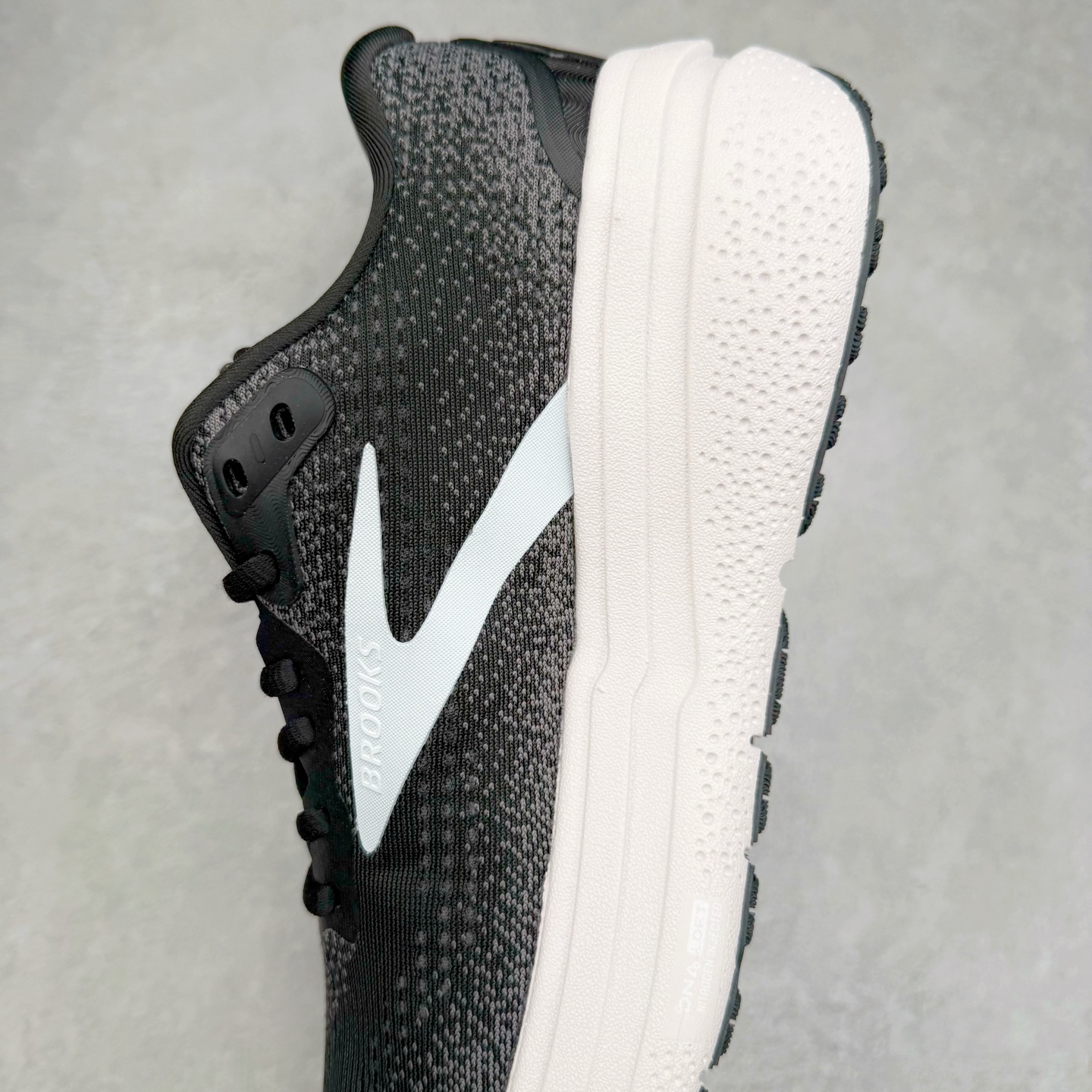 图片[7]-Brooks布鲁克斯 Ghost Max 2 运动舒适防滑耐磨低帮跑步鞋 实拍调校N版已经零色差零失真 百分百还原实物色彩所见即所得 不存在货不对板色差等低级问题 选购参考实物拍摄 不混卖不参货 只用心做好货严格选品 承诺混一赔十 尺码：36 36.5 37.5 38 38.5 39 40 40.5 41 42 42.5 43 44 44.5 45-选品中心