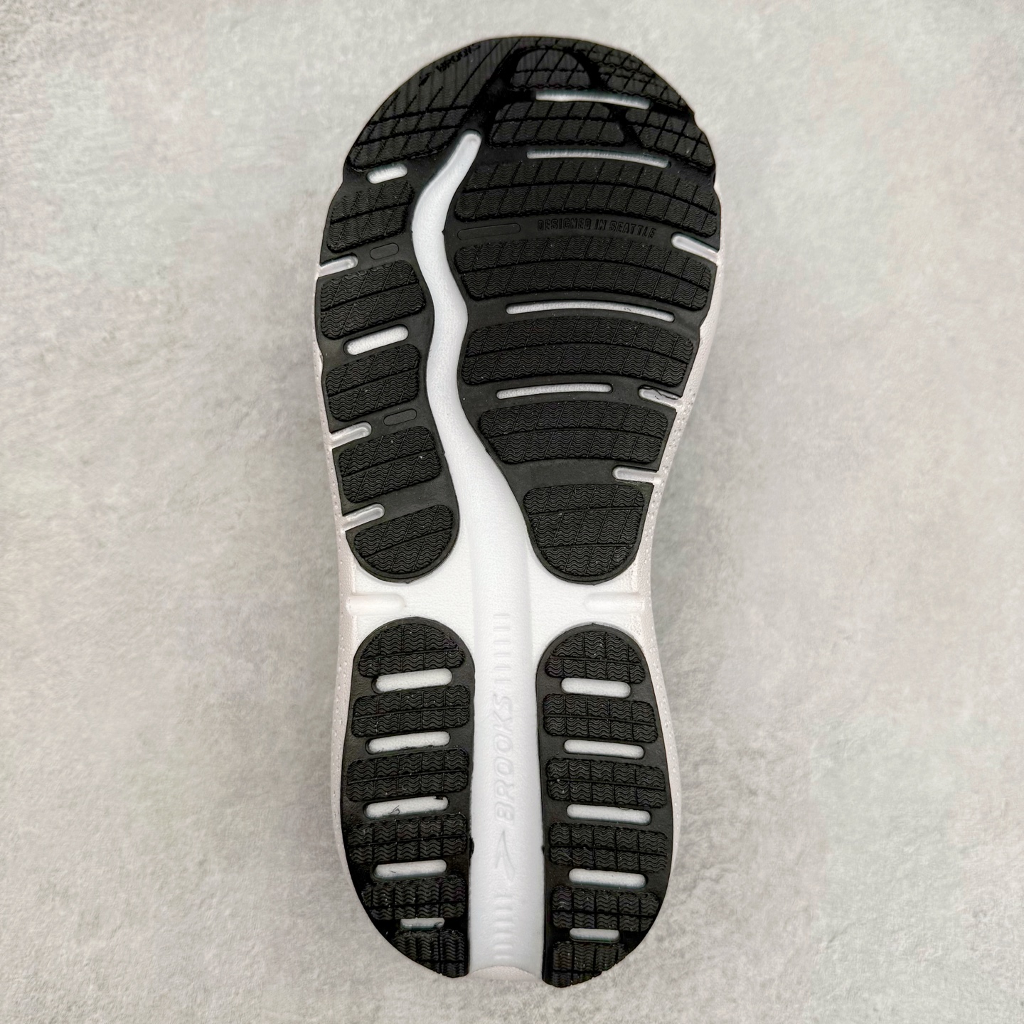 图片[9]-Brooks布鲁克斯 Ghost Max 2 运动舒适防滑耐磨低帮跑步鞋 实拍调校N版已经零色差零失真 百分百还原实物色彩所见即所得 不存在货不对板色差等低级问题 选购参考实物拍摄 不混卖不参货 只用心做好货严格选品 承诺混一赔十 尺码：36 36.5 37.5 38 38.5 39 40 40.5 41 42 42.5 43 44 44.5 45-选品中心