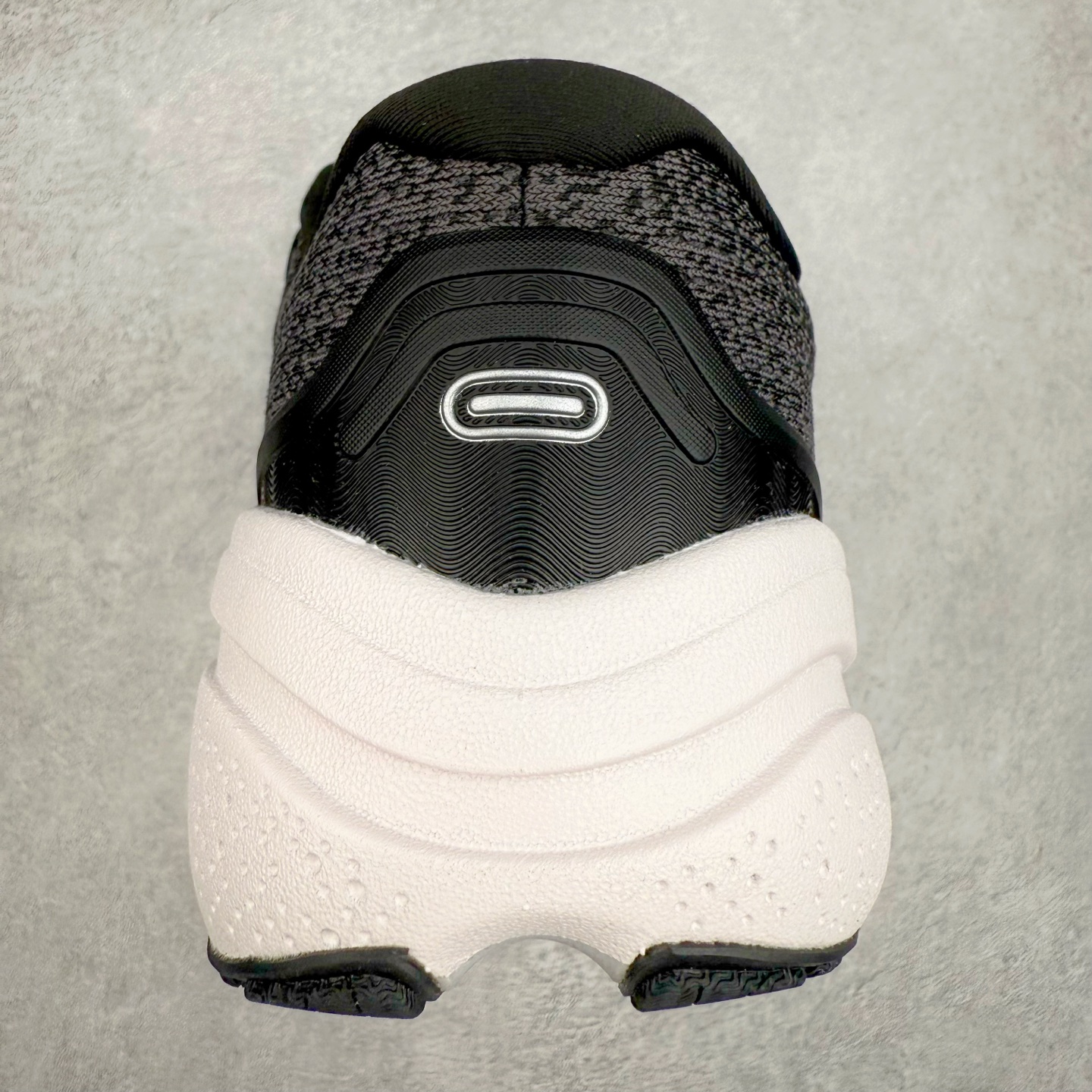 图片[8]-Brooks布鲁克斯 Ghost Max 2 运动舒适防滑耐磨低帮跑步鞋 实拍调校N版已经零色差零失真 百分百还原实物色彩所见即所得 不存在货不对板色差等低级问题 选购参考实物拍摄 不混卖不参货 只用心做好货严格选品 承诺混一赔十 尺码：36 36.5 37.5 38 38.5 39 40 40.5 41 42 42.5 43 44 44.5 45-选品中心