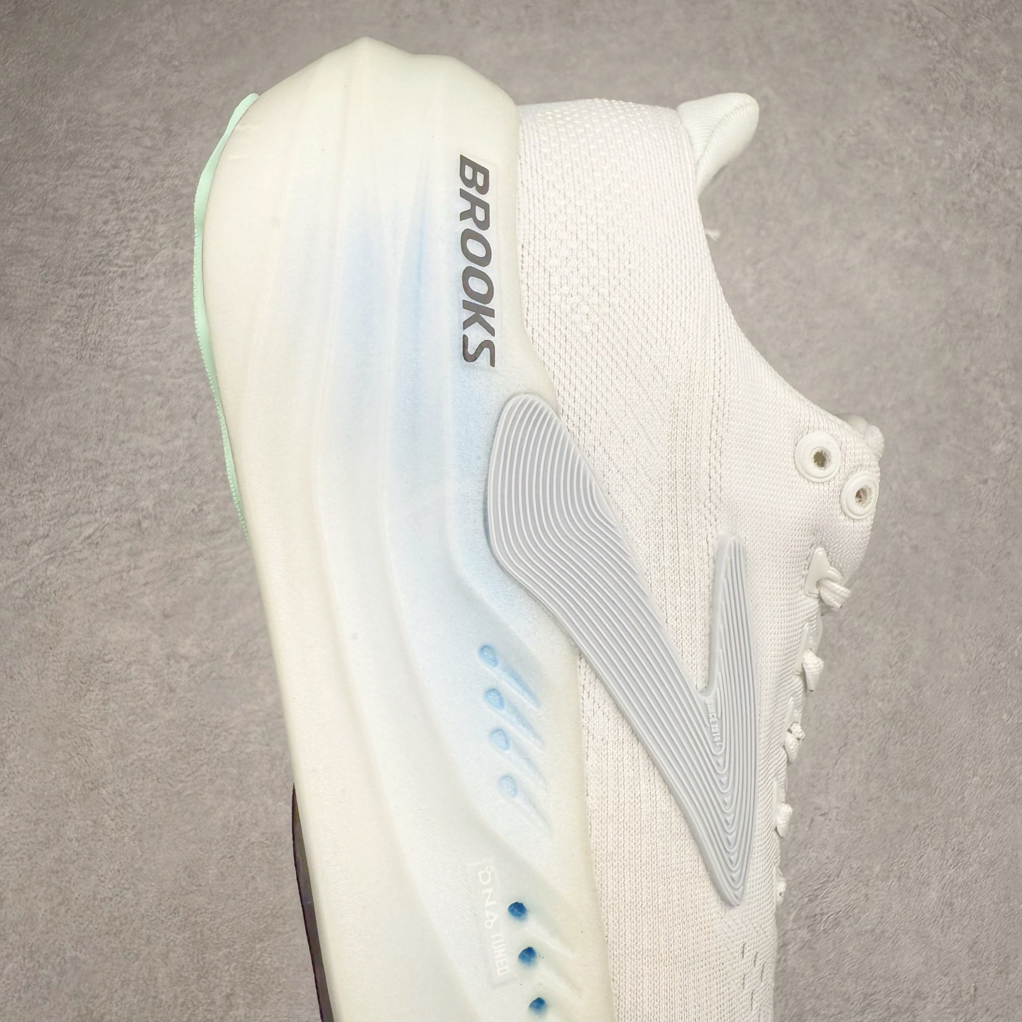 图片[6]-Brooks布鲁克斯 Ghost Max 2 运动舒适防滑耐磨低帮跑步鞋 实拍调校N版已经零色差零失真 百分百还原实物色彩所见即所得 不存在货不对板色差等低级问题 选购参考实物拍摄 不混卖不参货 只用心做好货严格选品 承诺混一赔十 尺码：36 36.5 37.5 38 38.5 39 40 40.5 41 42 42.5 43 44 44.5 45-选品中心