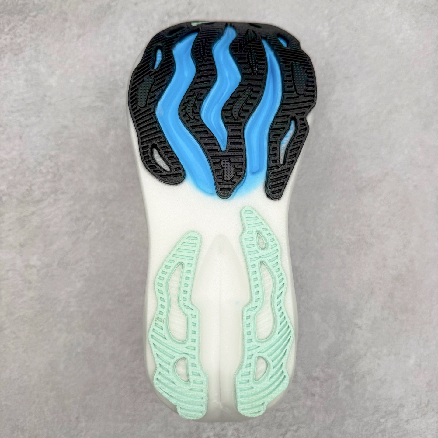 图片[9]-Brooks布鲁克斯 Ghost Max 2 运动舒适防滑耐磨低帮跑步鞋 实拍调校N版已经零色差零失真 百分百还原实物色彩所见即所得 不存在货不对板色差等低级问题 选购参考实物拍摄 不混卖不参货 只用心做好货严格选品 承诺混一赔十 尺码：36 36.5 37.5 38 38.5 39 40 40.5 41 42 42.5 43 44 44.5 45-选品中心