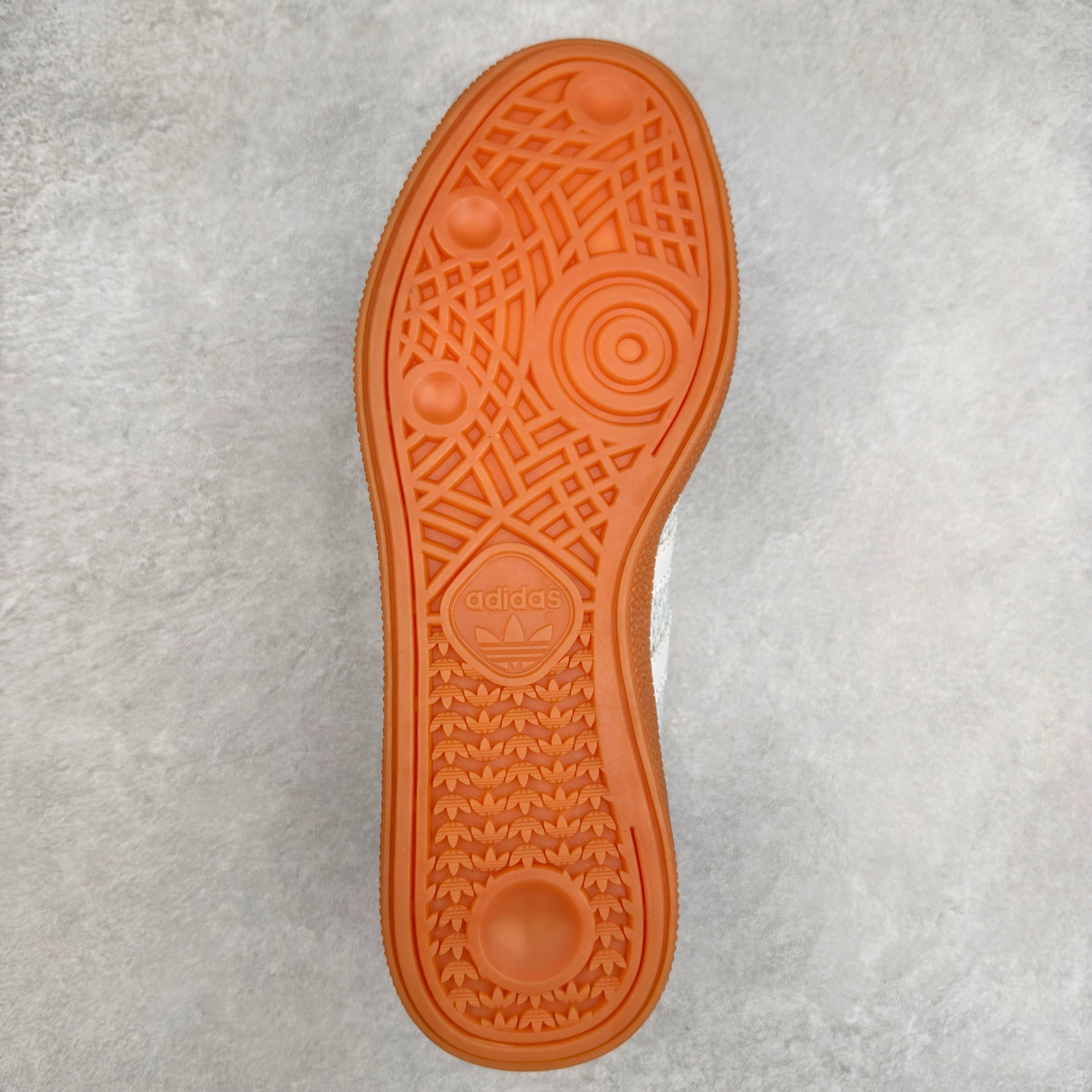 图片[9]-AD Originals Handball SPZL 手球运动员系列百搭休闲运动板鞋 JI2656 这款来自阿迪达斯的这款HANDBALL SPZL前身是一双手球运动鞋，这一次拿来复刻，所以鞋面的主要色彩选用了黑色， 鞋面外侧除了Spezial字母之外还有三叶草标志。Handball SPZL作为复古手球训练鞋与作为室内足球鞋的Samba有着异曲同工之处，但是质感更为出众的鞋身以及丰富的配色选择比起Samba来讲可以说是更胜一筹了！尺码：36 36⅔ 37⅓ 38 38⅔ 39⅓ 40 40⅔ 41⅓ 42 42⅔ 43⅓ 44 45-选品中心