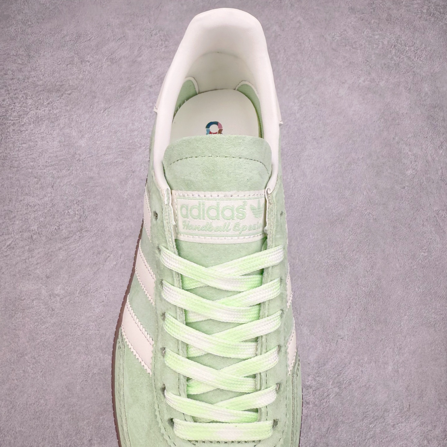 图片[5]-AD Originals Handball SPZL 手球运动员系列百搭休闲运动板鞋 KI6932 这款来自阿迪达斯的这款HANDBALL SPZL前身是一双手球运动鞋，这一次拿来复刻，所以鞋面的主要色彩选用了黑色， 鞋面外侧除了Spezial字母之外还有三叶草标志。Handball SPZL作为复古手球训练鞋与作为室内足球鞋的Samba有着异曲同工之处，但是质感更为出众的鞋身以及丰富的配色选择比起Samba来讲可以说是更胜一筹了！尺码：36 36⅔ 37⅓ 38 38⅔ 39⅓ 40 40⅔ 41⅓ 42 42⅔ 43⅓ 44 45-选品中心