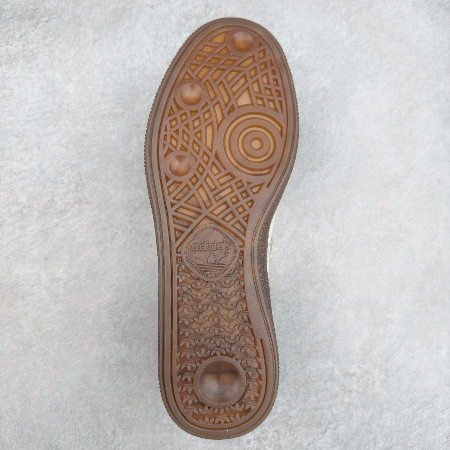 图片[9]-AD Originals Handball SPZL 手球运动员系列百搭休闲运动板鞋 KI6932 这款来自阿迪达斯的这款HANDBALL SPZL前身是一双手球运动鞋，这一次拿来复刻，所以鞋面的主要色彩选用了黑色， 鞋面外侧除了Spezial字母之外还有三叶草标志。Handball SPZL作为复古手球训练鞋与作为室内足球鞋的Samba有着异曲同工之处，但是质感更为出众的鞋身以及丰富的配色选择比起Samba来讲可以说是更胜一筹了！尺码：36 36⅔ 37⅓ 38 38⅔ 39⅓ 40 40⅔ 41⅓ 42 42⅔ 43⅓ 44 45-选品中心