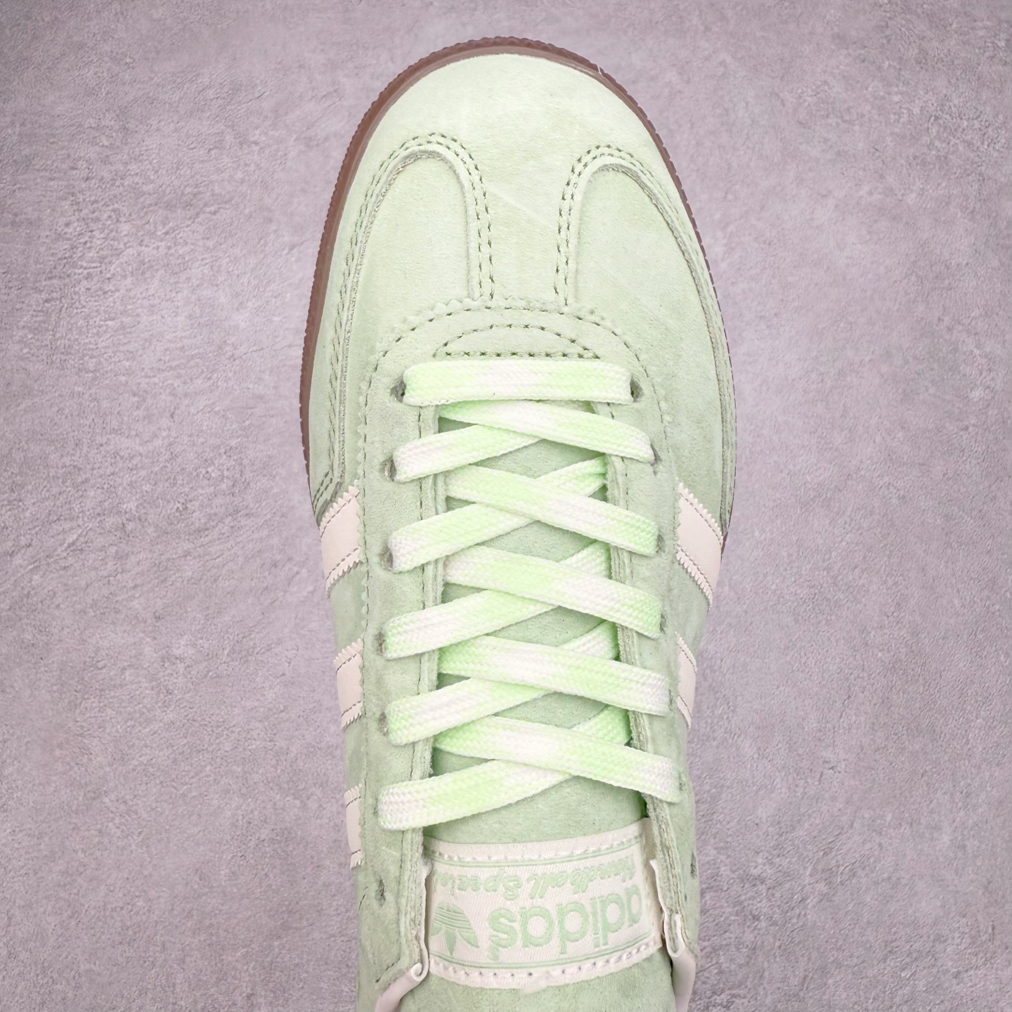 图片[4]-AD Originals Handball SPZL 手球运动员系列百搭休闲运动板鞋 KI6932 这款来自阿迪达斯的这款HANDBALL SPZL前身是一双手球运动鞋，这一次拿来复刻，所以鞋面的主要色彩选用了黑色， 鞋面外侧除了Spezial字母之外还有三叶草标志。Handball SPZL作为复古手球训练鞋与作为室内足球鞋的Samba有着异曲同工之处，但是质感更为出众的鞋身以及丰富的配色选择比起Samba来讲可以说是更胜一筹了！尺码：36 36⅔ 37⅓ 38 38⅔ 39⅓ 40 40⅔ 41⅓ 42 42⅔ 43⅓ 44 45-选品中心