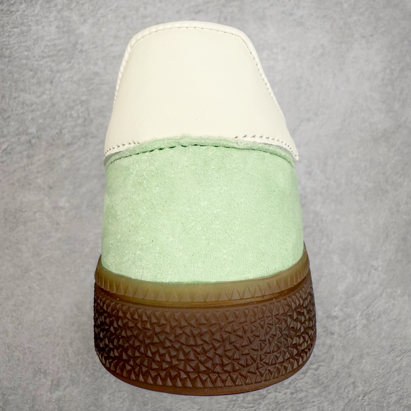 图片[8]-AD Originals Handball SPZL 手球运动员系列百搭休闲运动板鞋 KI6932 这款来自阿迪达斯的这款HANDBALL SPZL前身是一双手球运动鞋，这一次拿来复刻，所以鞋面的主要色彩选用了黑色， 鞋面外侧除了Spezial字母之外还有三叶草标志。Handball SPZL作为复古手球训练鞋与作为室内足球鞋的Samba有着异曲同工之处，但是质感更为出众的鞋身以及丰富的配色选择比起Samba来讲可以说是更胜一筹了！尺码：36 36⅔ 37⅓ 38 38⅔ 39⅓ 40 40⅔ 41⅓ 42 42⅔ 43⅓ 44 45-选品中心