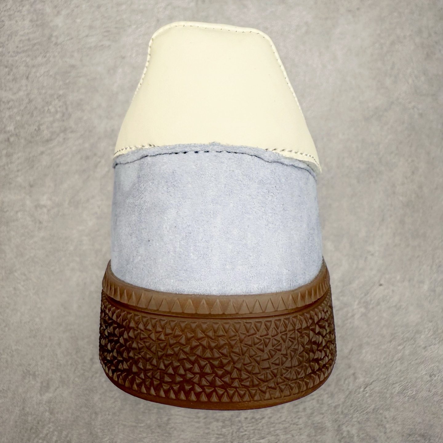 图片[8]-AD Originals Handball SPZL 手球运动员系列百搭休闲运动板鞋 KJ5933 这款来自阿迪达斯的这款HANDBALL SPZL前身是一双手球运动鞋，这一次拿来复刻，所以鞋面的主要色彩选用了黑色， 鞋面外侧除了Spezial字母之外还有三叶草标志。Handball SPZL作为复古手球训练鞋与作为室内足球鞋的Samba有着异曲同工之处，但是质感更为出众的鞋身以及丰富的配色选择比起Samba来讲可以说是更胜一筹了！尺码：36 36⅔ 37⅓ 38 38⅔ 39⅓ 40 40⅔ 41⅓ 42 42⅔ 43⅓ 44 45-选品中心