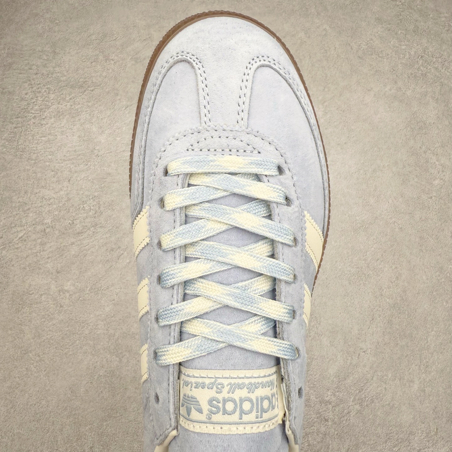 图片[4]-AD Originals Handball SPZL 手球运动员系列百搭休闲运动板鞋 KJ5933 这款来自阿迪达斯的这款HANDBALL SPZL前身是一双手球运动鞋，这一次拿来复刻，所以鞋面的主要色彩选用了黑色， 鞋面外侧除了Spezial字母之外还有三叶草标志。Handball SPZL作为复古手球训练鞋与作为室内足球鞋的Samba有着异曲同工之处，但是质感更为出众的鞋身以及丰富的配色选择比起Samba来讲可以说是更胜一筹了！尺码：36 36⅔ 37⅓ 38 38⅔ 39⅓ 40 40⅔ 41⅓ 42 42⅔ 43⅓ 44 45-选品中心