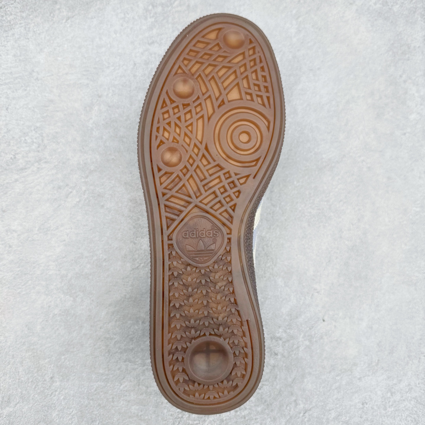 图片[9]-AD Originals Handball SPZL 手球运动员系列百搭休闲运动板鞋 KJ5933 这款来自阿迪达斯的这款HANDBALL SPZL前身是一双手球运动鞋，这一次拿来复刻，所以鞋面的主要色彩选用了黑色， 鞋面外侧除了Spezial字母之外还有三叶草标志。Handball SPZL作为复古手球训练鞋与作为室内足球鞋的Samba有着异曲同工之处，但是质感更为出众的鞋身以及丰富的配色选择比起Samba来讲可以说是更胜一筹了！尺码：36 36⅔ 37⅓ 38 38⅔ 39⅓ 40 40⅔ 41⅓ 42 42⅔ 43⅓ 44 45-选品中心